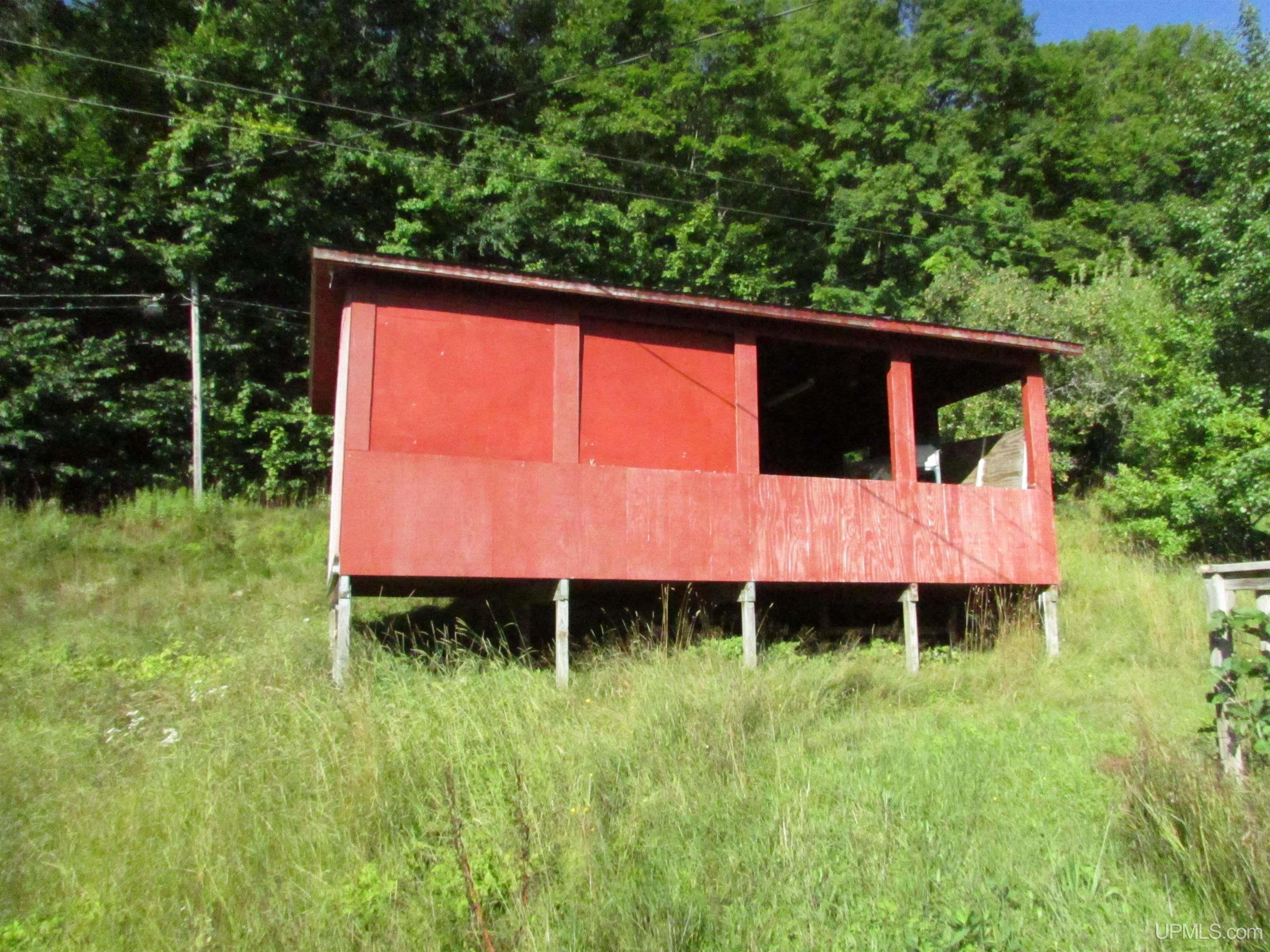 Homes for sale in Munising, MI | 921 W Superior St, Munising, MI 49862 | MLS# 50187251