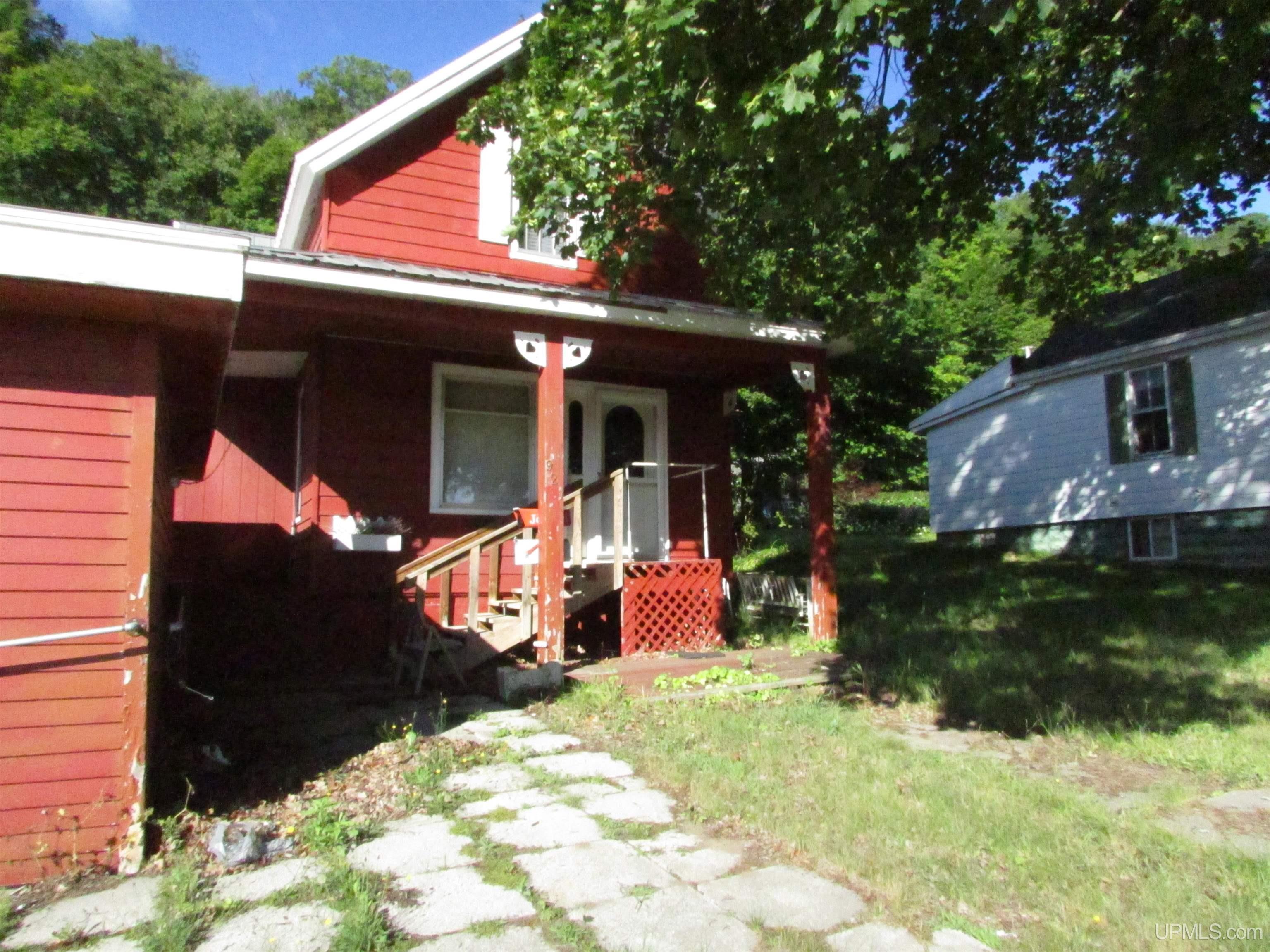 Homes for sale in Munising, MI | 921 W Superior St, Munising, MI 49862 | MLS# 50187251