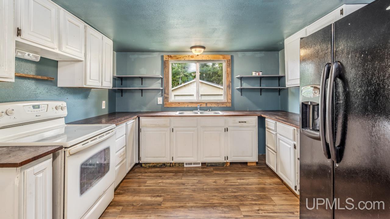 Homes for sale in Florence T Wi, WI | 4824 Us Hwy 2 Hwy, Florence T Wi, WI 54121 | MLS# 50187828