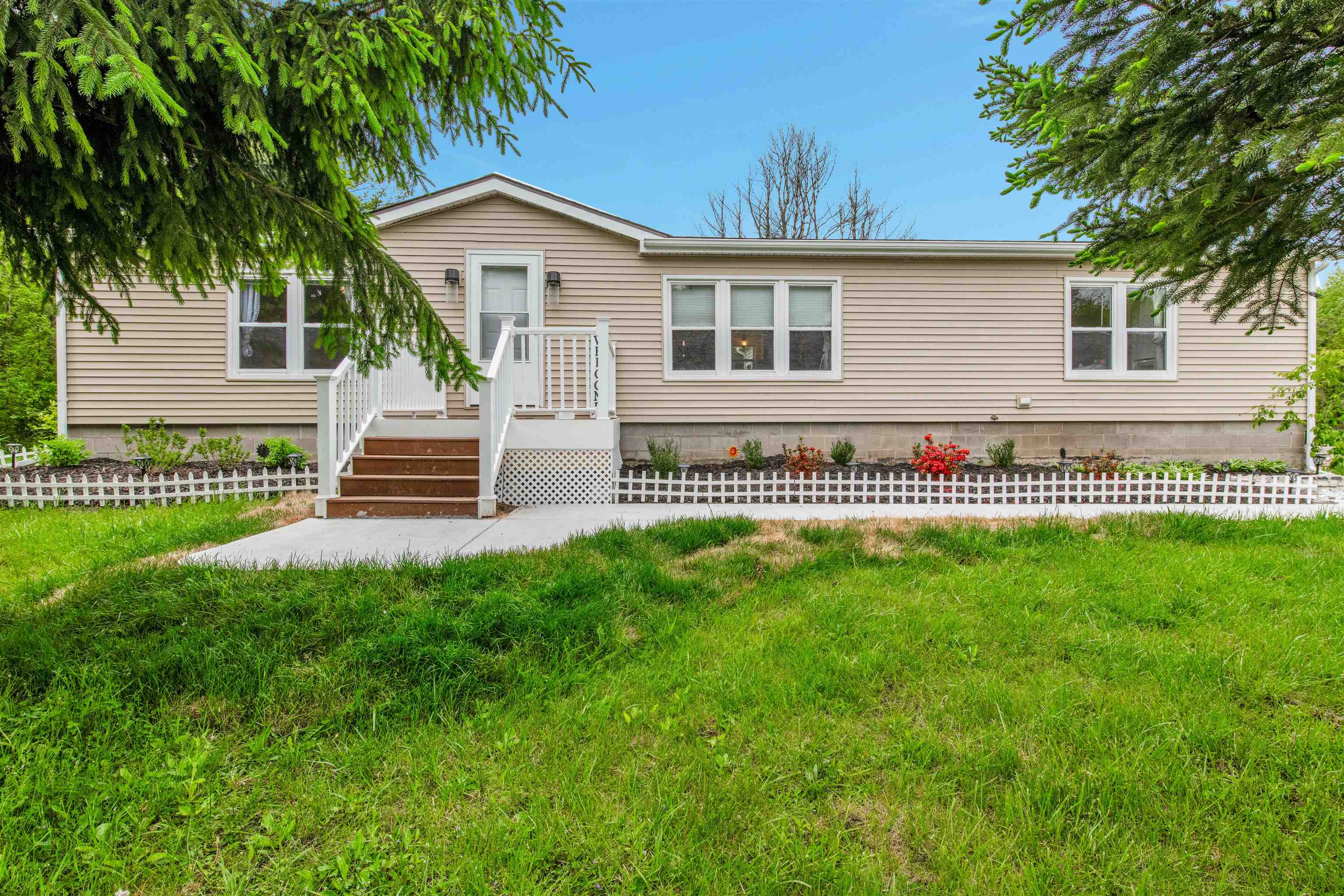 Homes for sale in Kimball, MI | 1371 Sturdevant St, Kimball, MI 48074 | MLS# 50188122