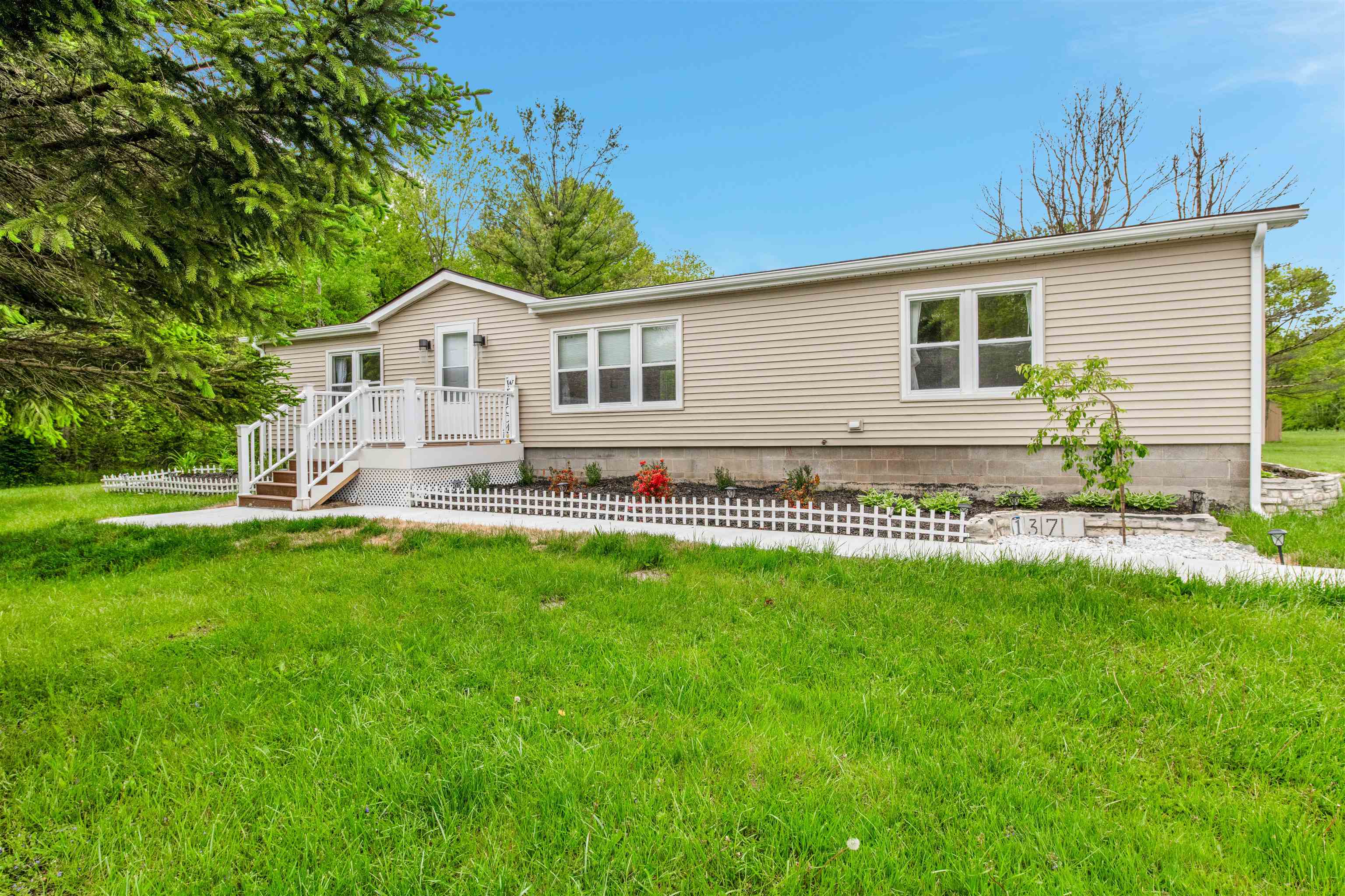 Homes for sale in Kimball, MI | 1371 Sturdevant St, Kimball, MI 48074 | MLS# 50188122