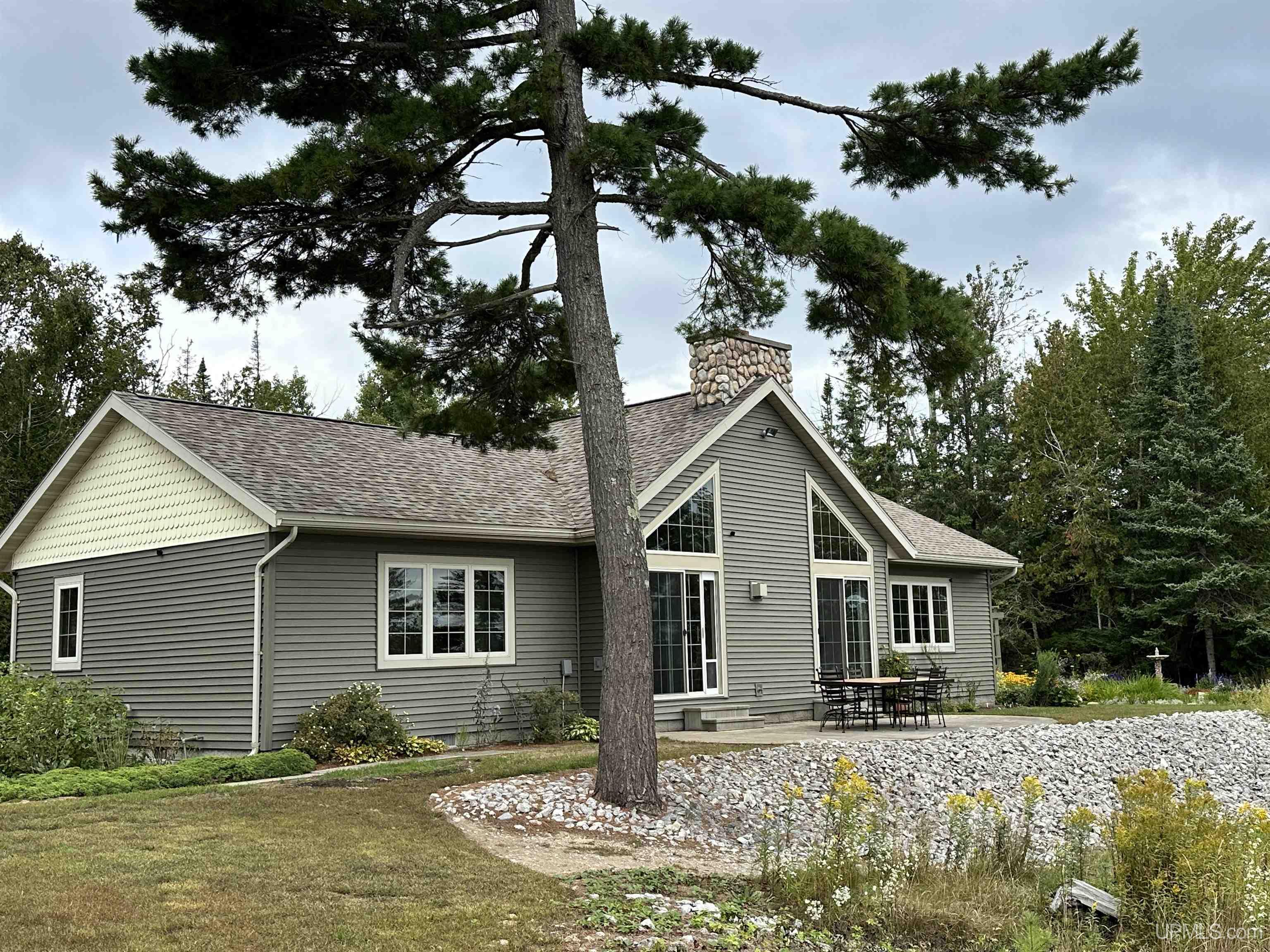 Homes for sale in Manistique, MI | 414S Stoney Point Dr, Manistique, MI 49854 | MLS# 50188137