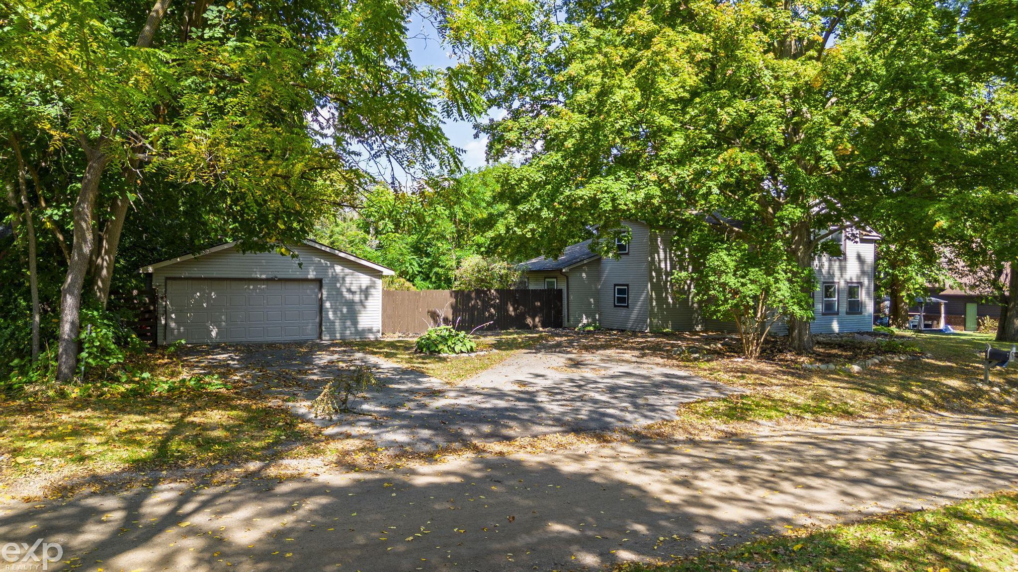 Homes for sale in Bloomfield Hills, MI | 716 Commercial St, Bloomfield Hills, MI 48382 | MLS# 50188162