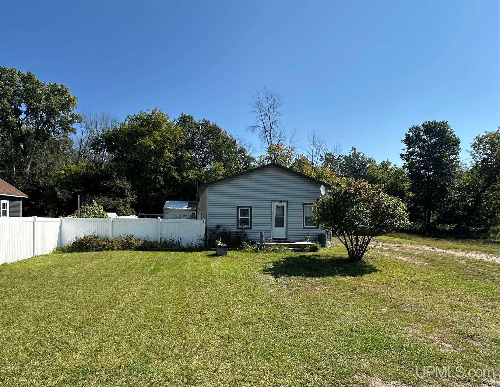 Homes for sale in Gladstone, MI | 6652 P Rd, Gladstone, MI 49837 | MLS# 50188738