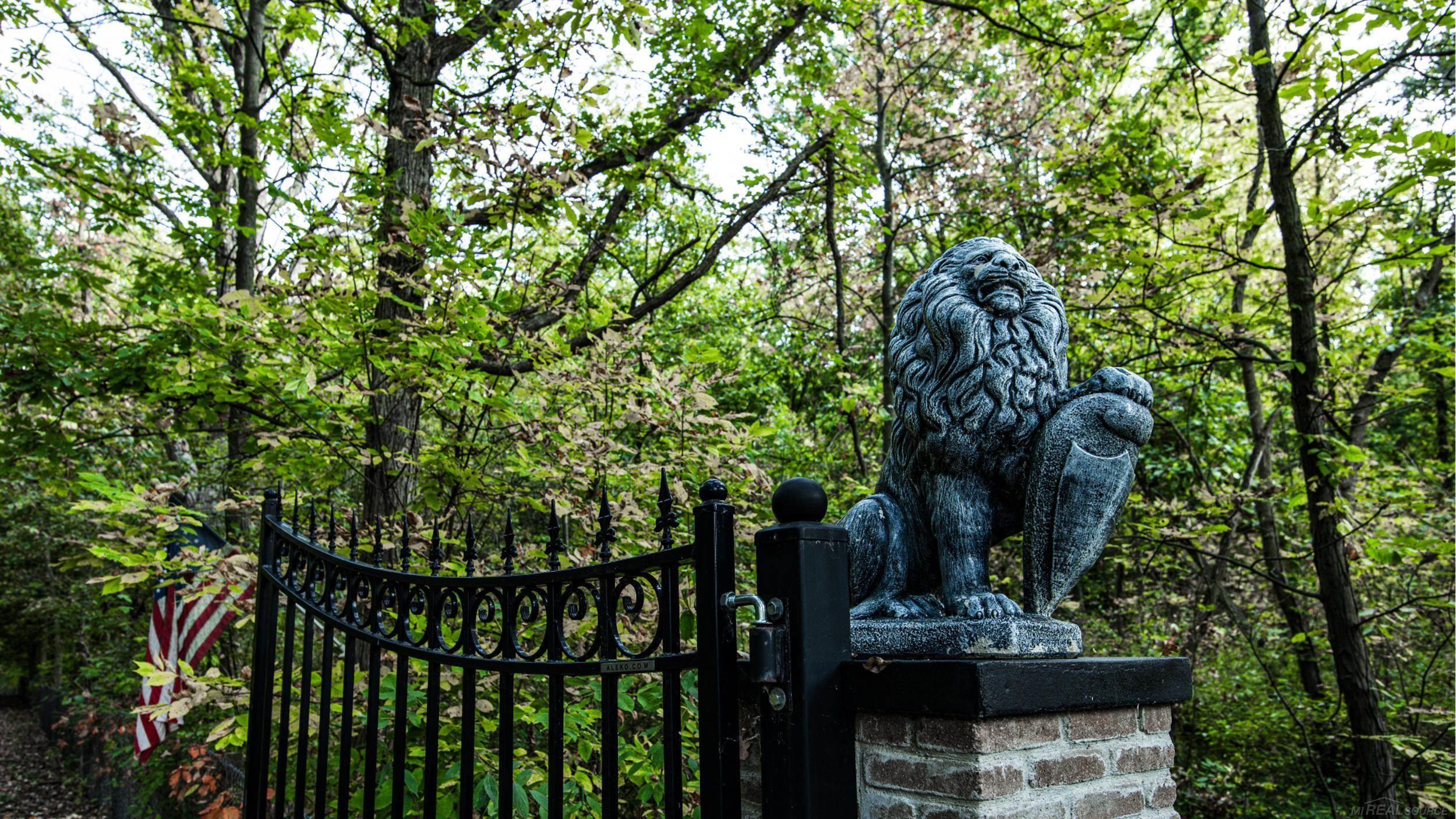 Homes for sale in Columbus, MI | 9202 Crawford Rd, Columbus, MI 48063 | MLS# 50189349