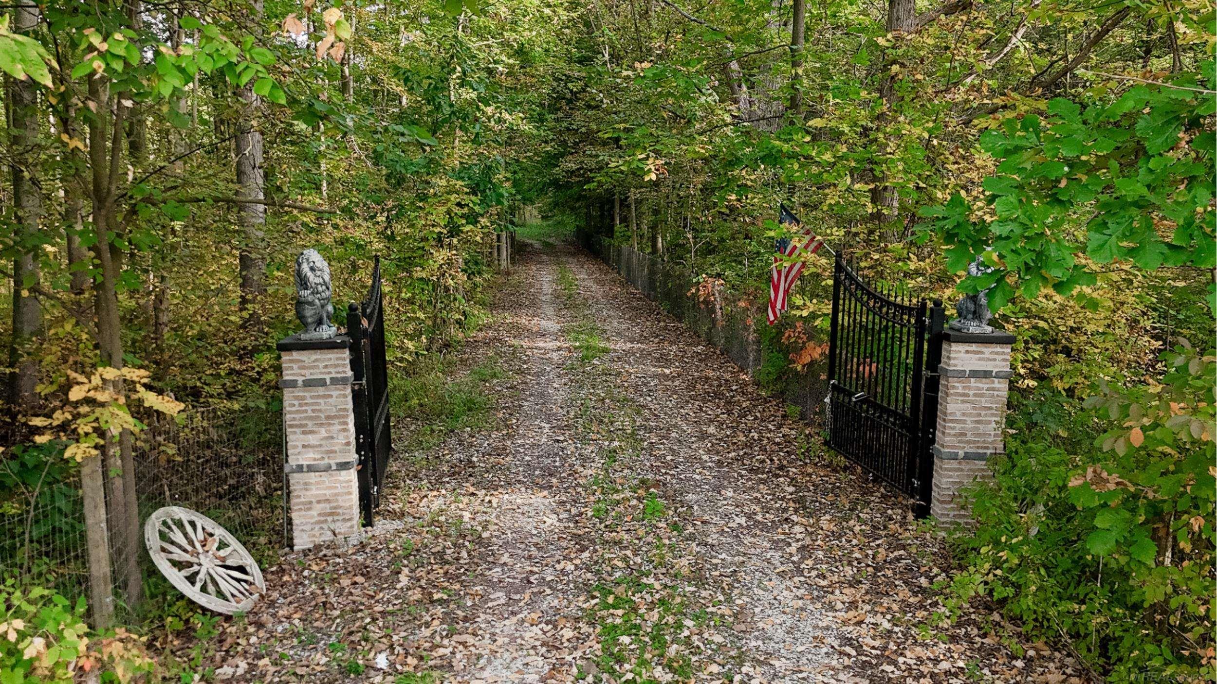 Homes for sale in Columbus, MI | 9202 Crawford Rd, Columbus, MI 48063 | MLS# 50189349