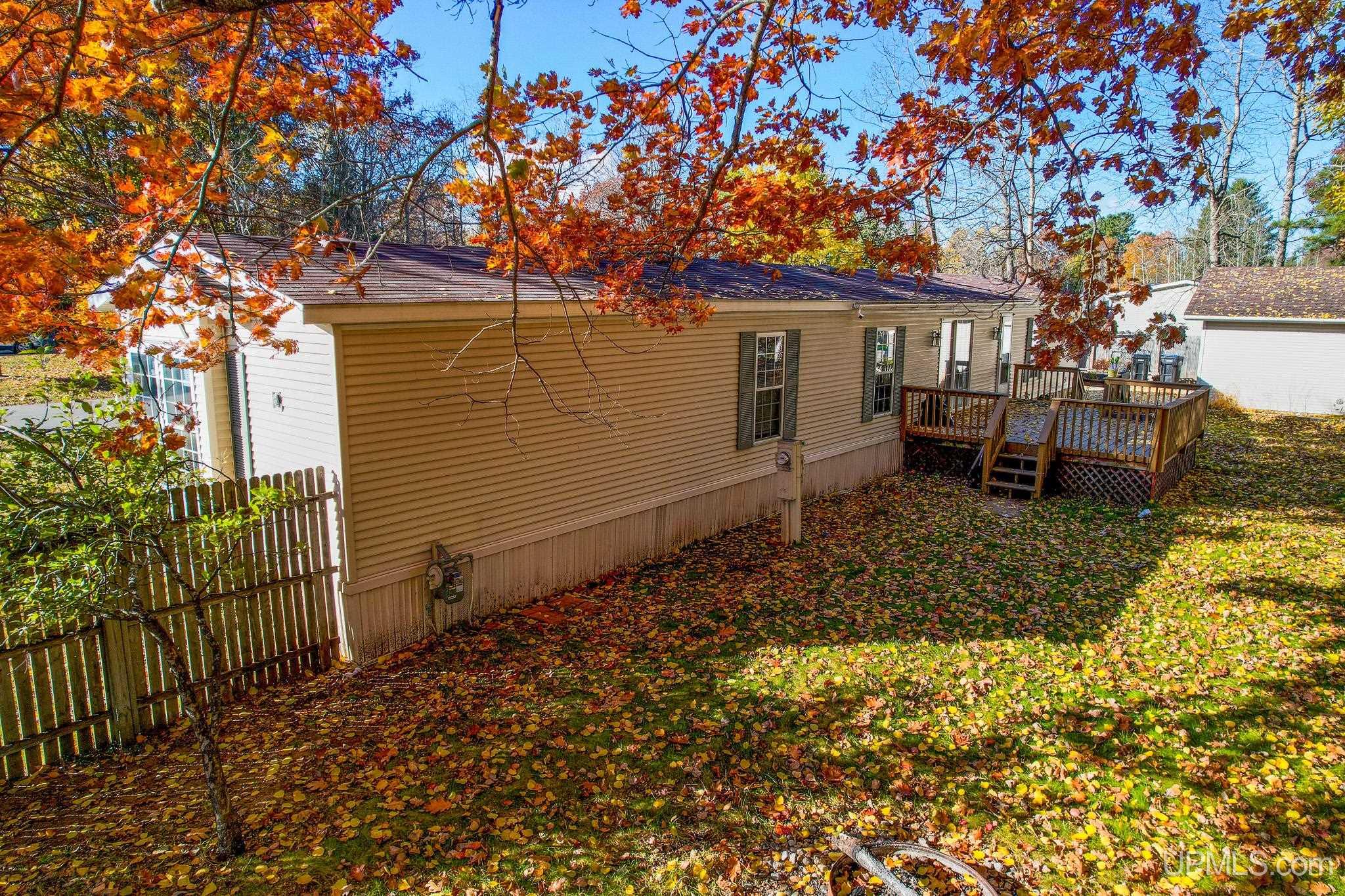 Homes for sale in Gladstone, MI | 1 Pinewood Dr, Gladstone, MI 49837 | MLS# 50189366