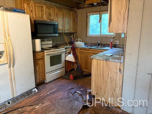 Homes for sale in Ironwood, MI | 334 W Ayer St, Ironwood, MI 49938 | MLS# 50189400