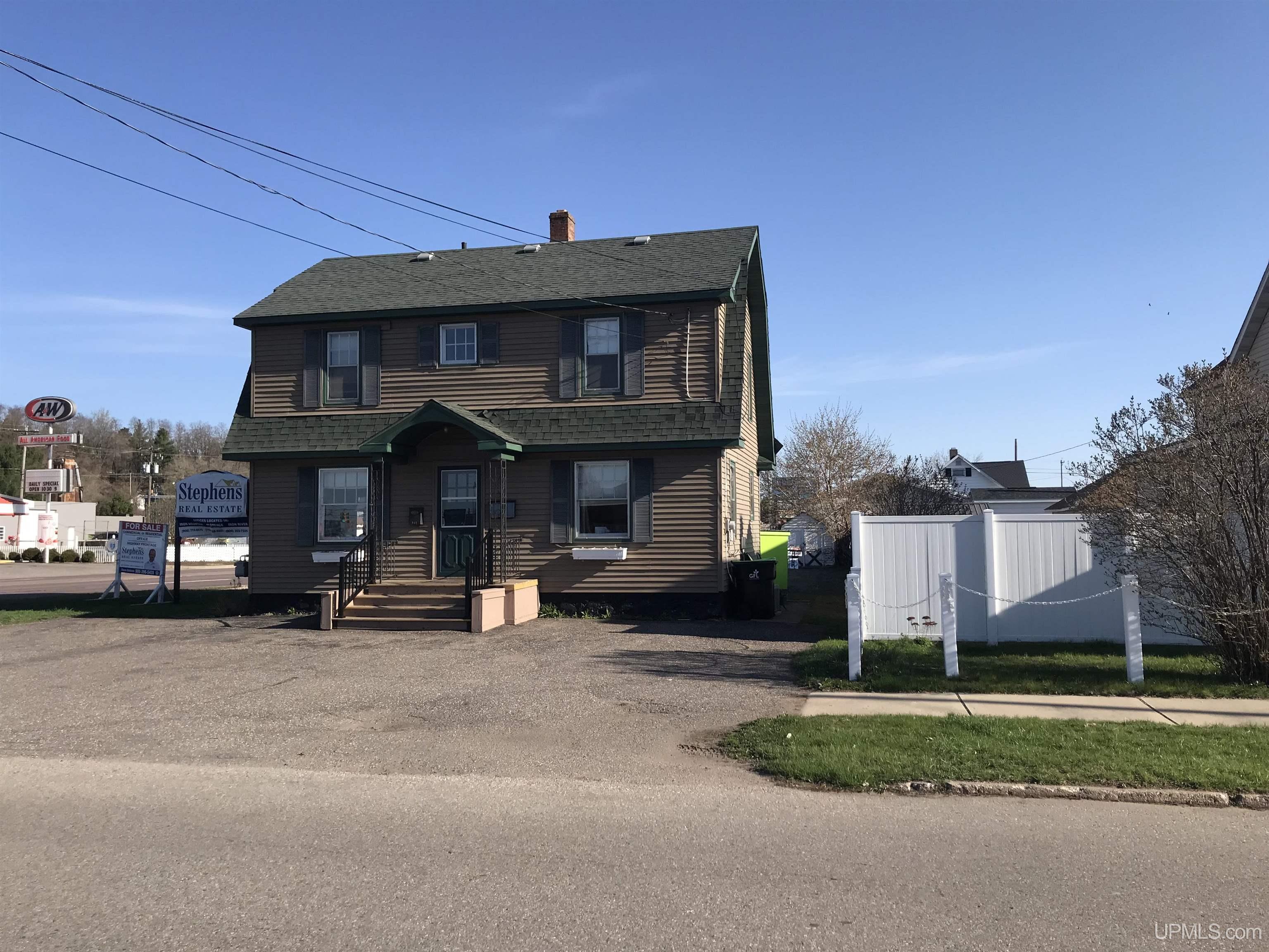 Homes for sale in Iron Mountain, MI | 212 E Margaret St, Iron Mountain, MI 49801 | MLS# 50189709