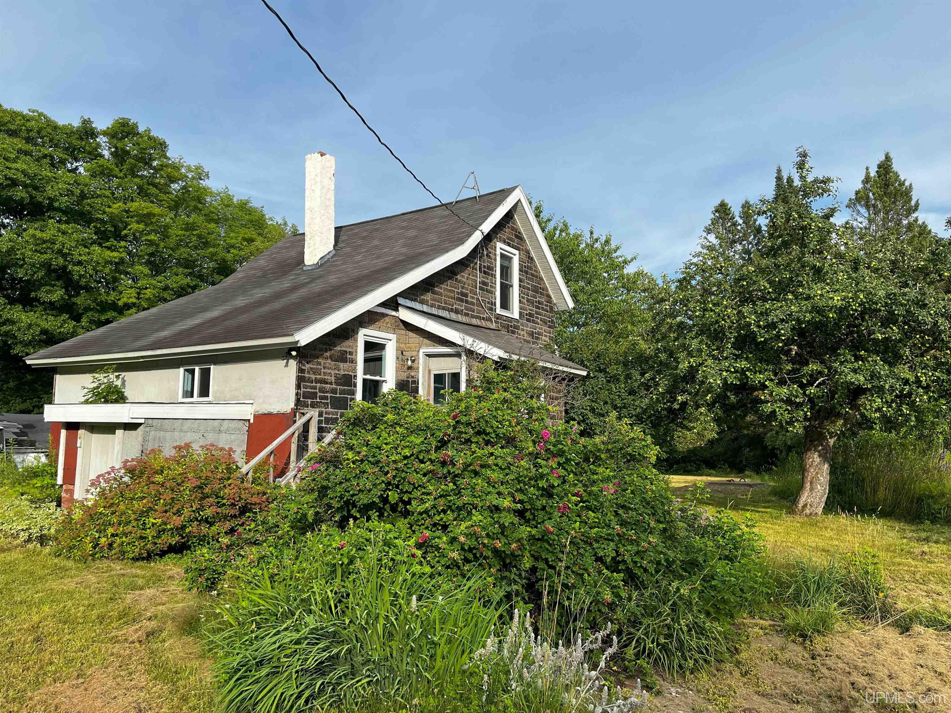 Homes for sale in Calumet, MI | 54866 Tecumseh Rd, Calumet, MI 49913 | MLS# 50189742