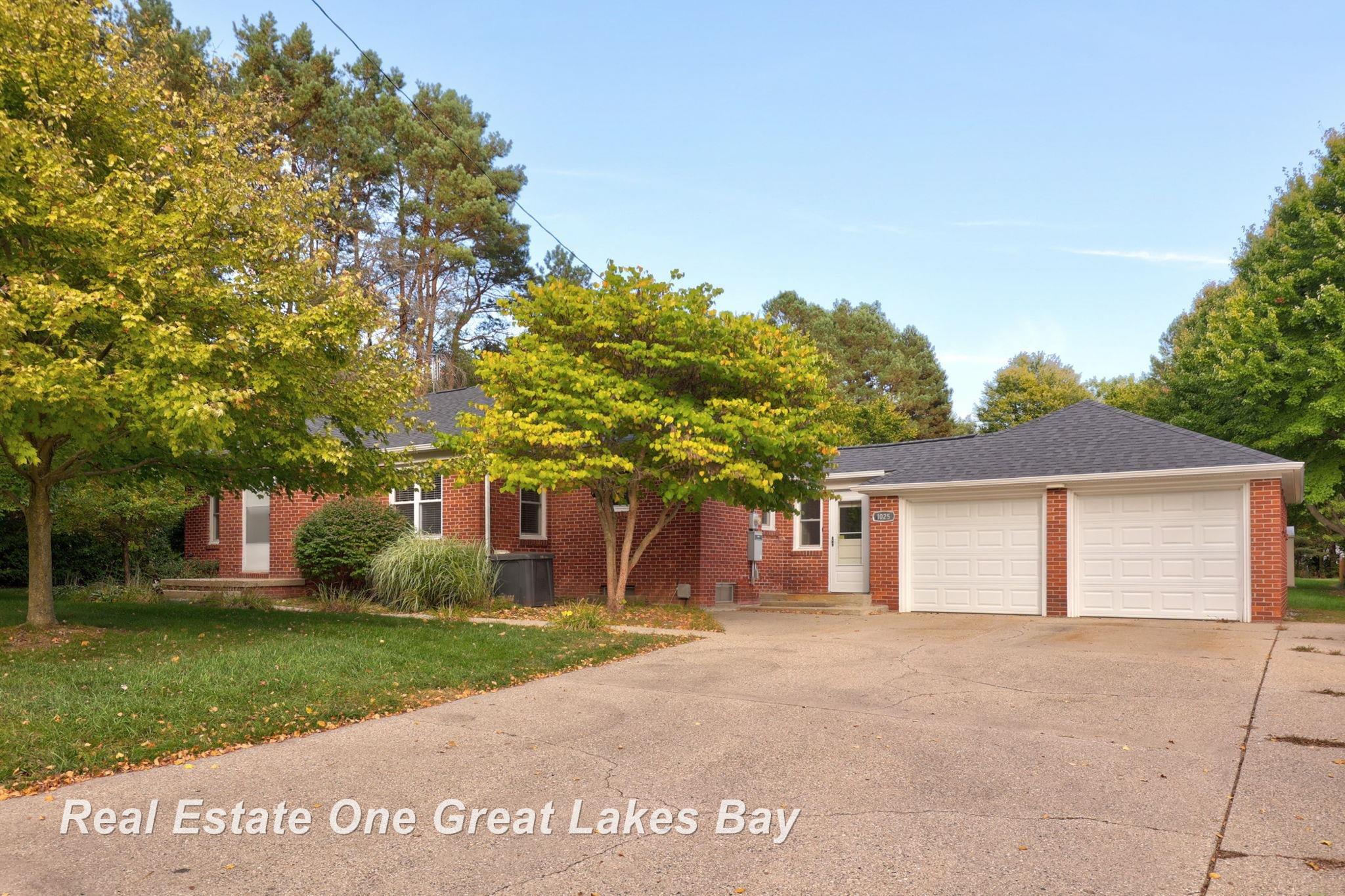 Homes for sale in Saginaw, MI | 1025 S Thomas Rd, Saginaw, MI 48609 | MLS# 50190359