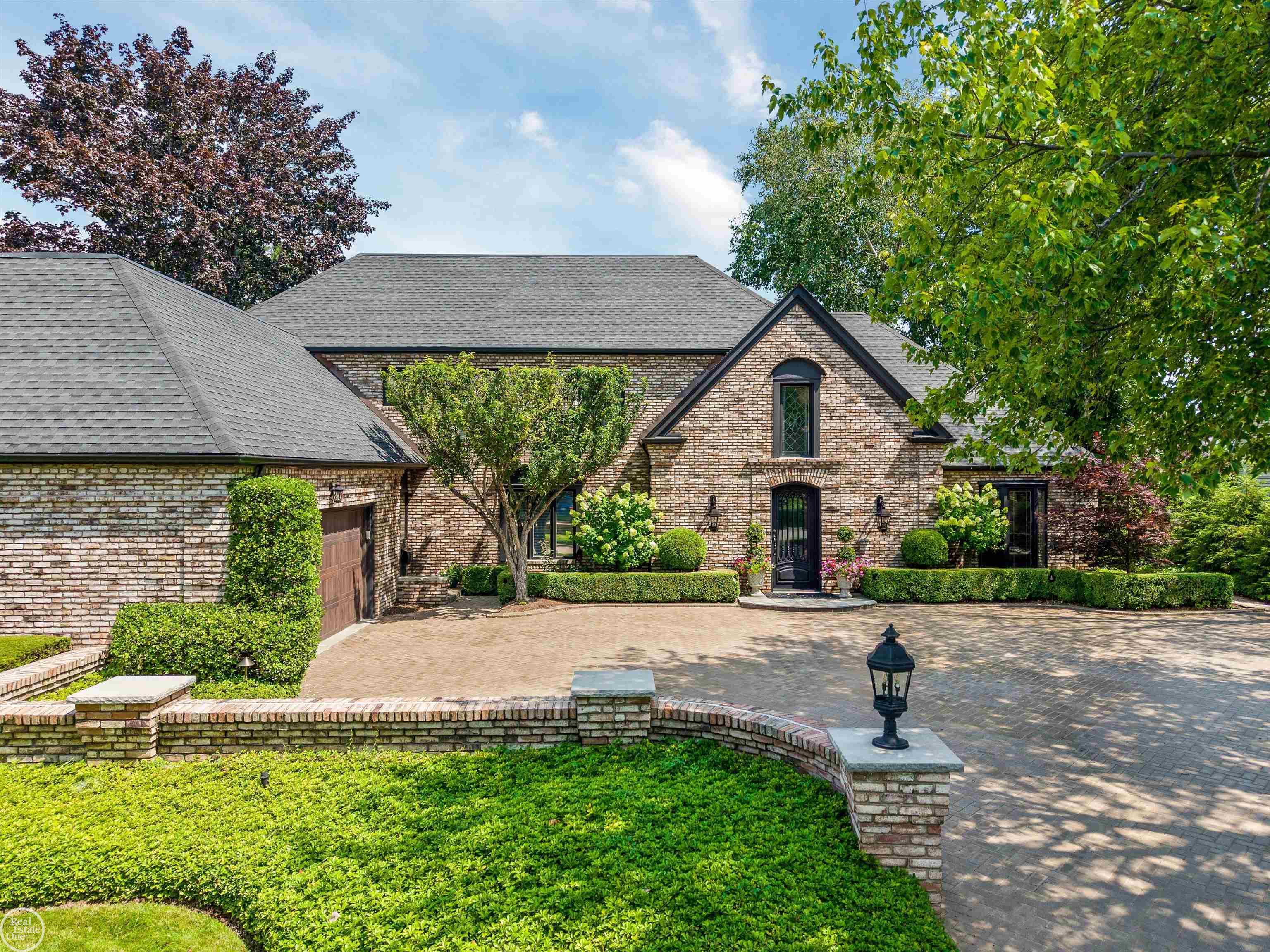 Homes for sale in Grosse Pointe, MI | 54 Belle Meade St, Grosse Pointe, MI 48236 | MLS# 50190429