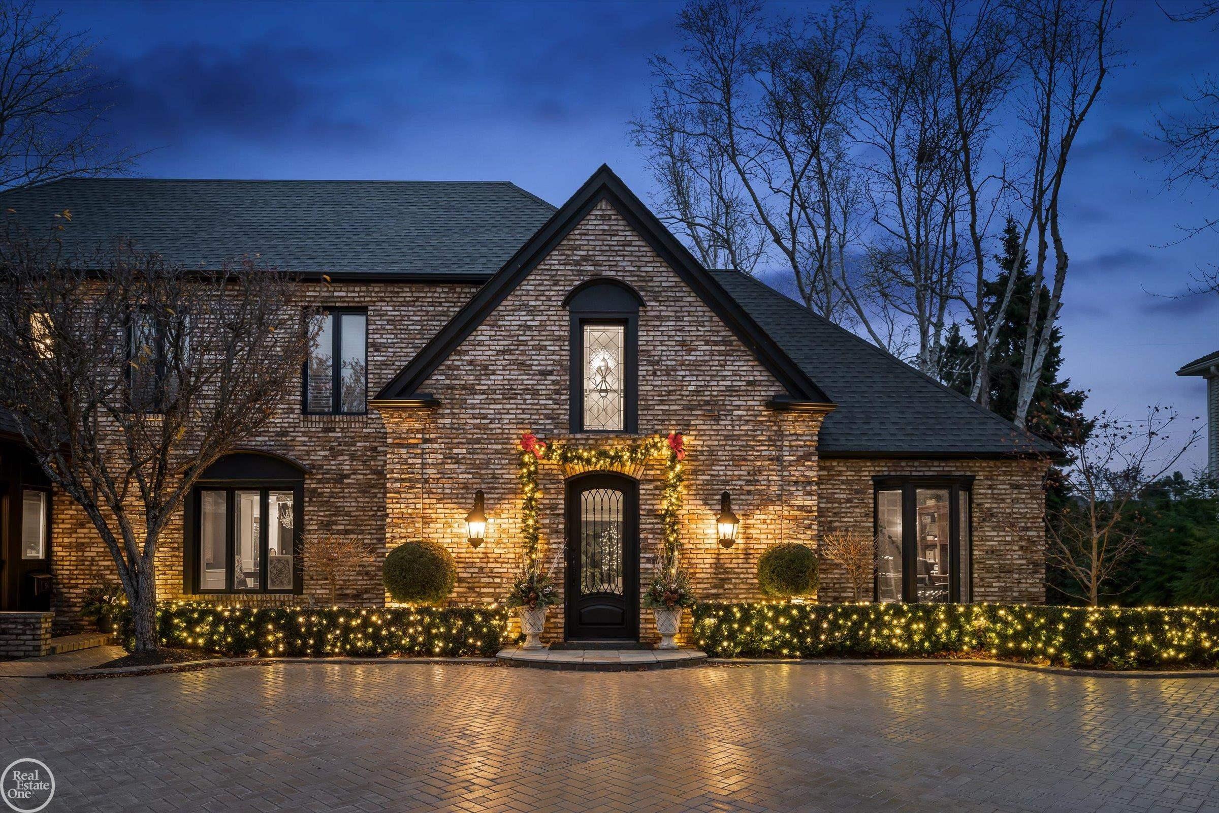 Homes for sale in Grosse Pointe, MI | 54 Belle Meade St, Grosse Pointe, MI 48236 | MLS# 50190429