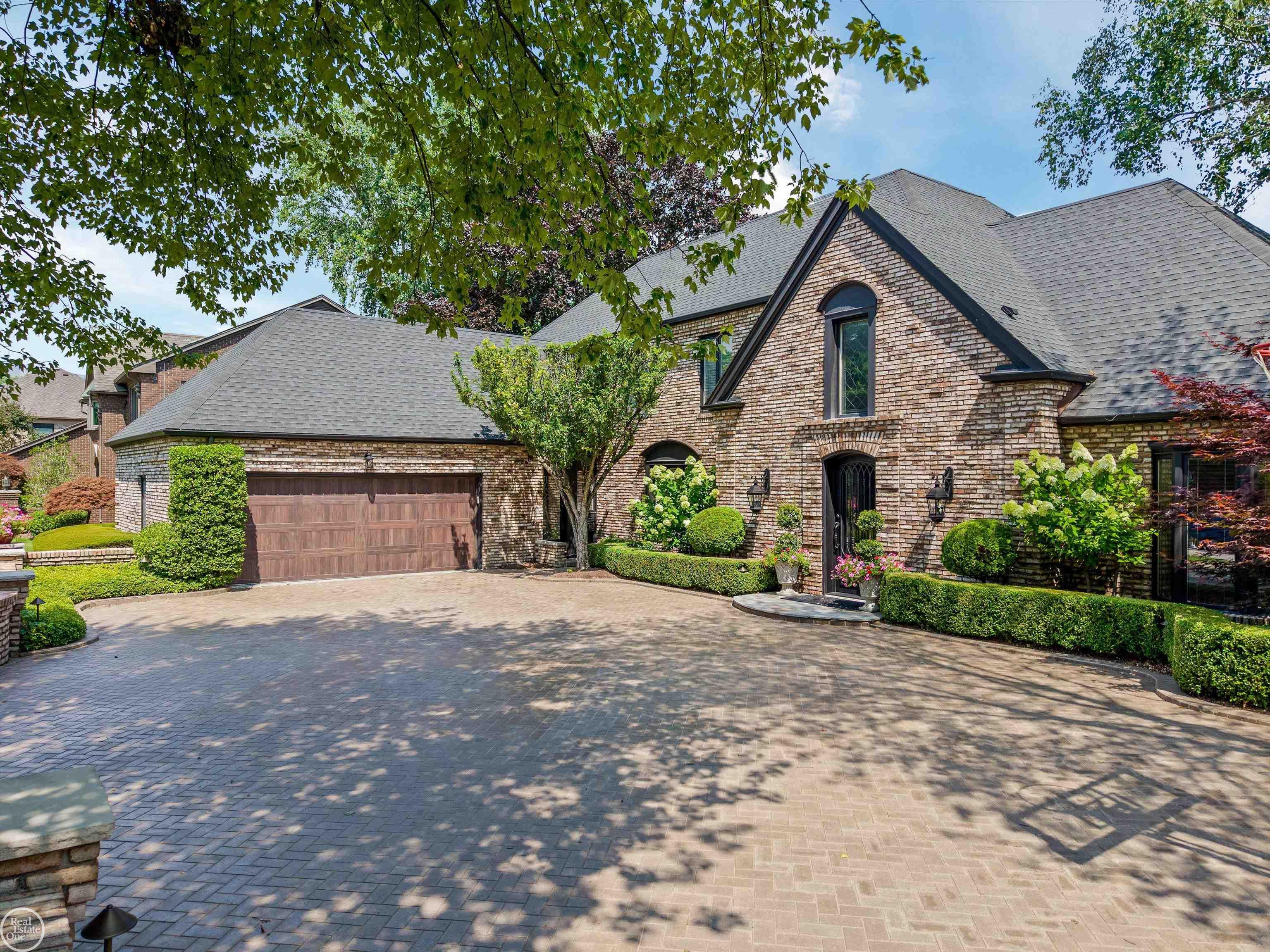 Homes for sale in Grosse Pointe, MI | 54 Belle Meade St, Grosse Pointe, MI 48236 | MLS# 50190429