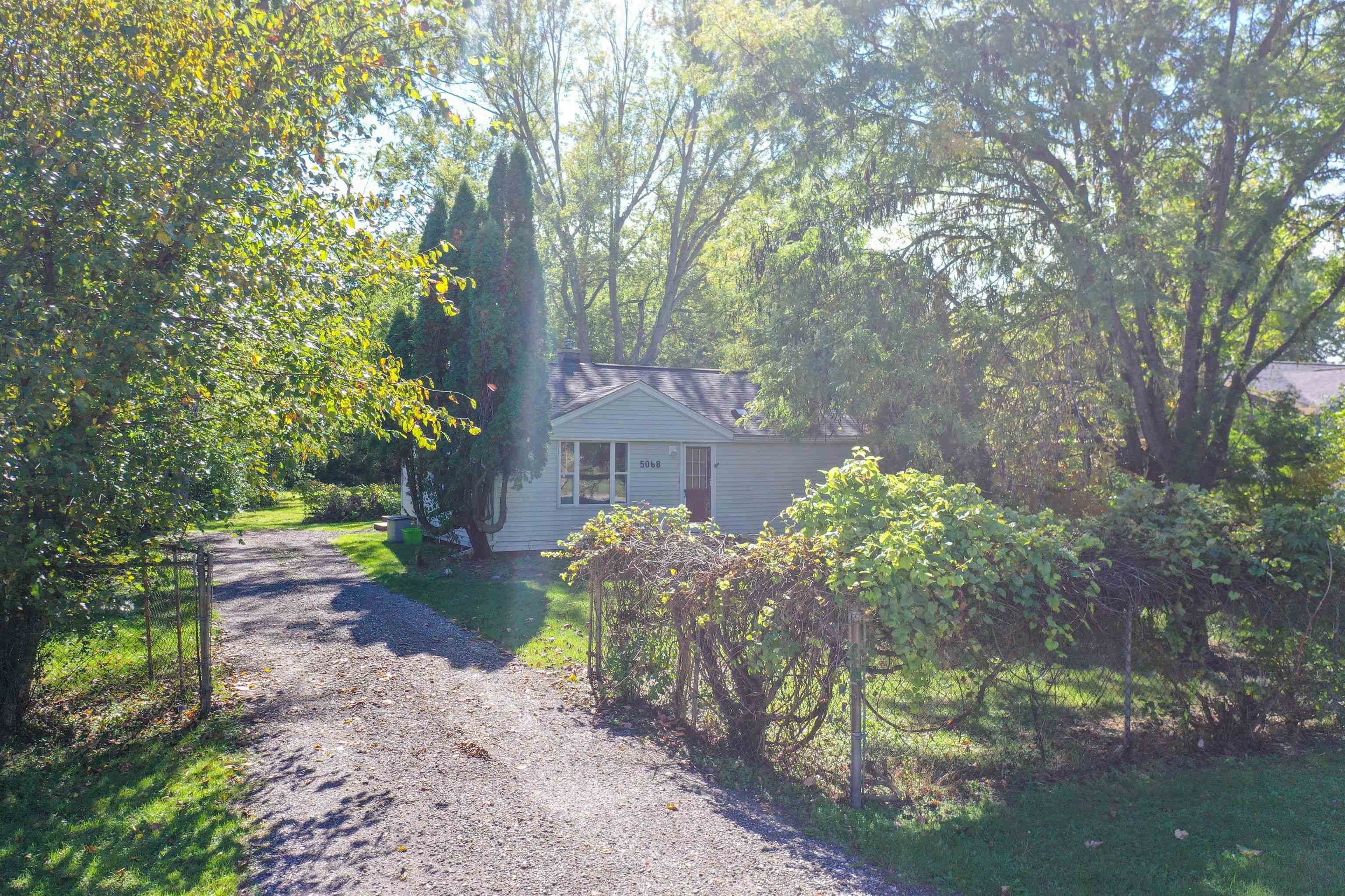 Homes for sale in Flint, MI | 5068 Roberts Dr, Flint, MI 48506 | MLS# 50190476