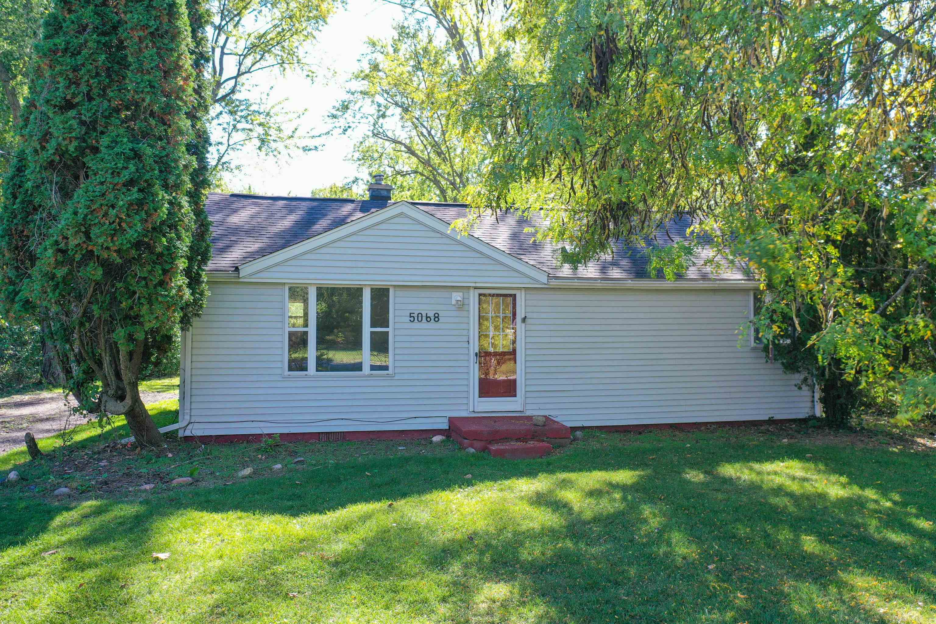 Homes for sale in Flint, MI | 5068 Roberts Dr, Flint, MI 48506 | MLS# 50190476