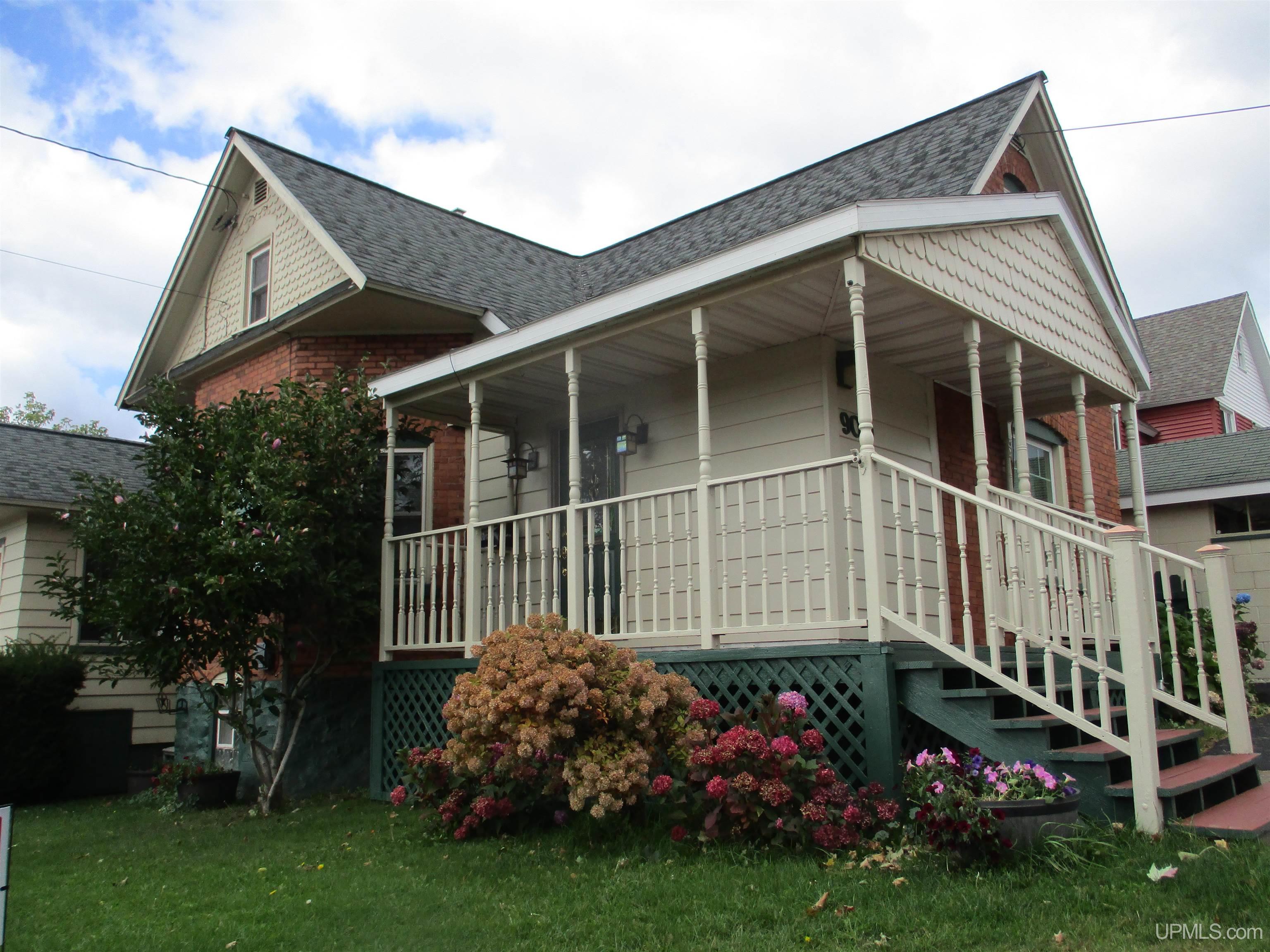 Homes for sale in Hancock, MI | 900 Third St, Hancock, MI 49930 | MLS# 50191452