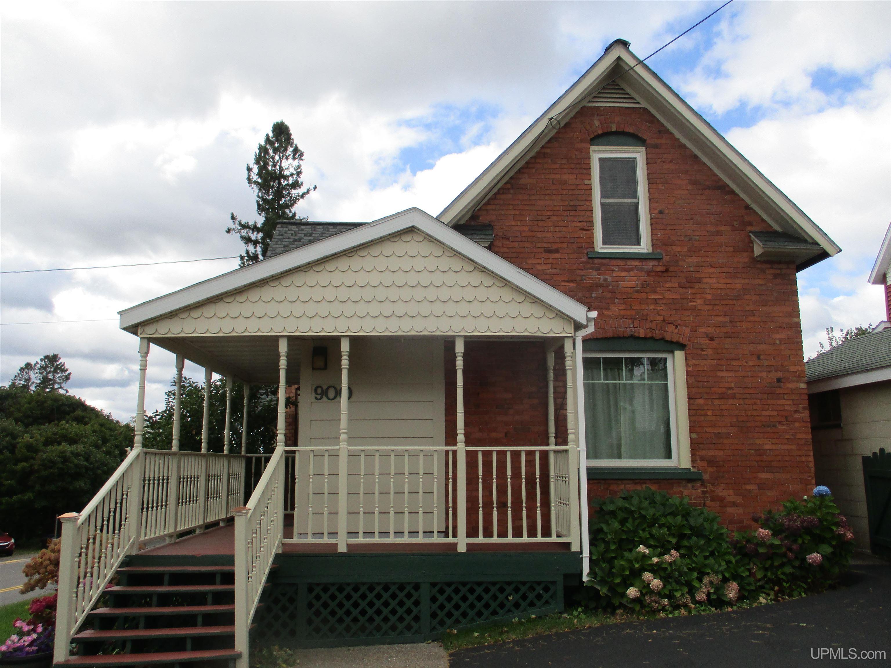 Homes for sale in Hancock, MI | 900 Third St, Hancock, MI 49930 | MLS# 50191452