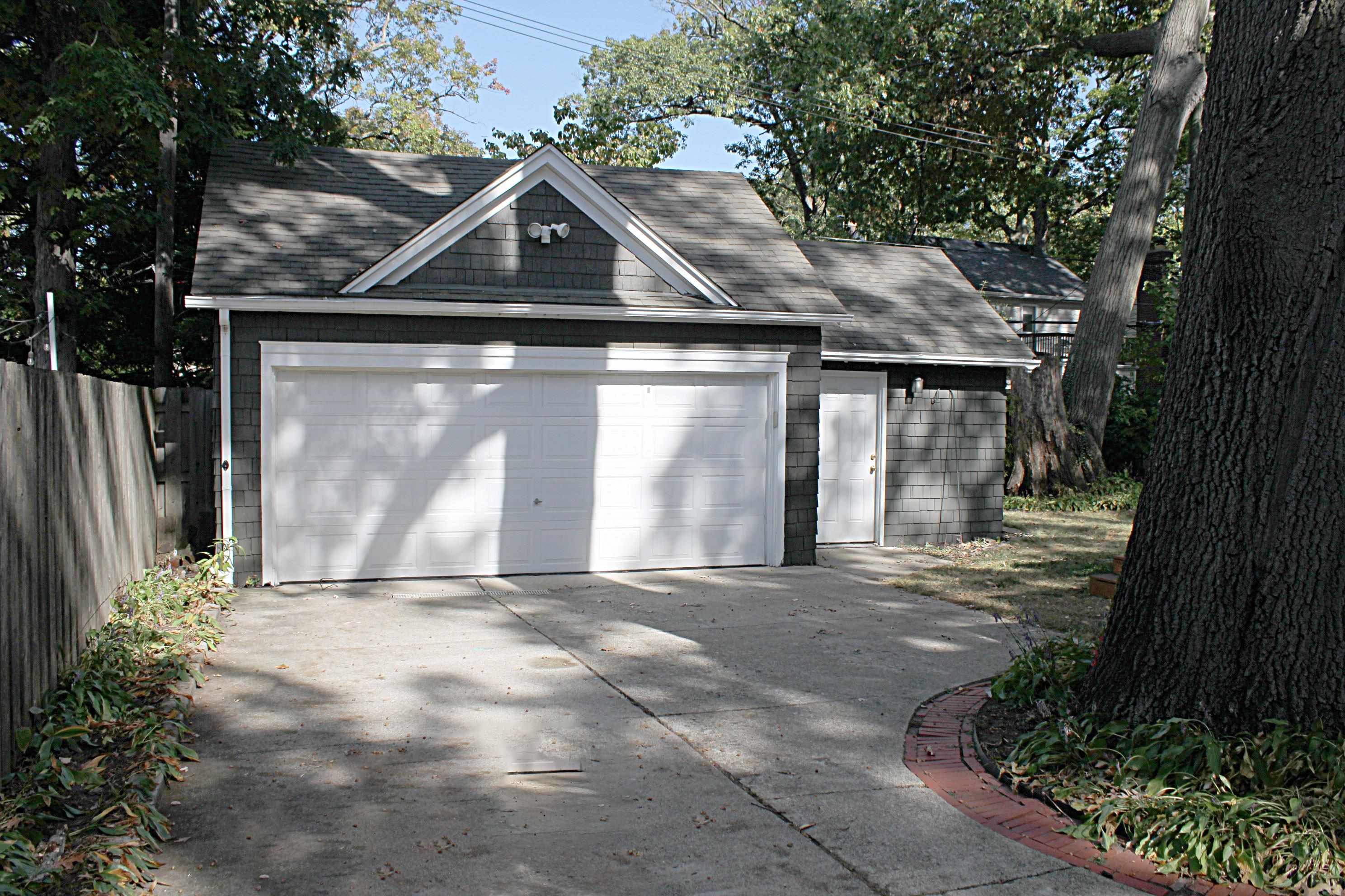 Homes for sale in Pleasant Ridge, MI | 3 Fairwood Blvd, Pleasant Ridge, MI 48069 | MLS# 50191496