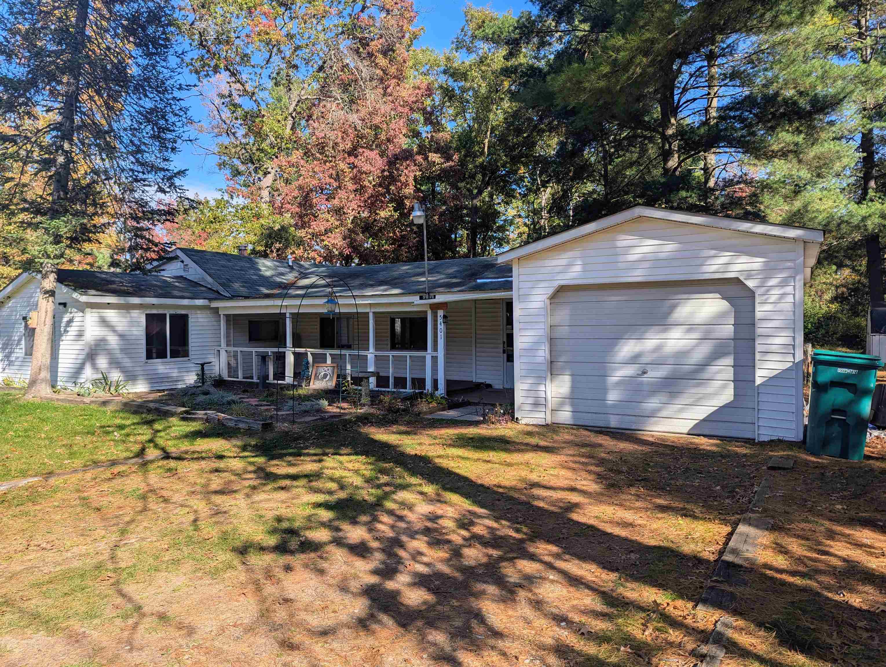 Homes for sale in Alger, MI | 5401 Oak Dr, Alger, MI 48610 | MLS# 50191639