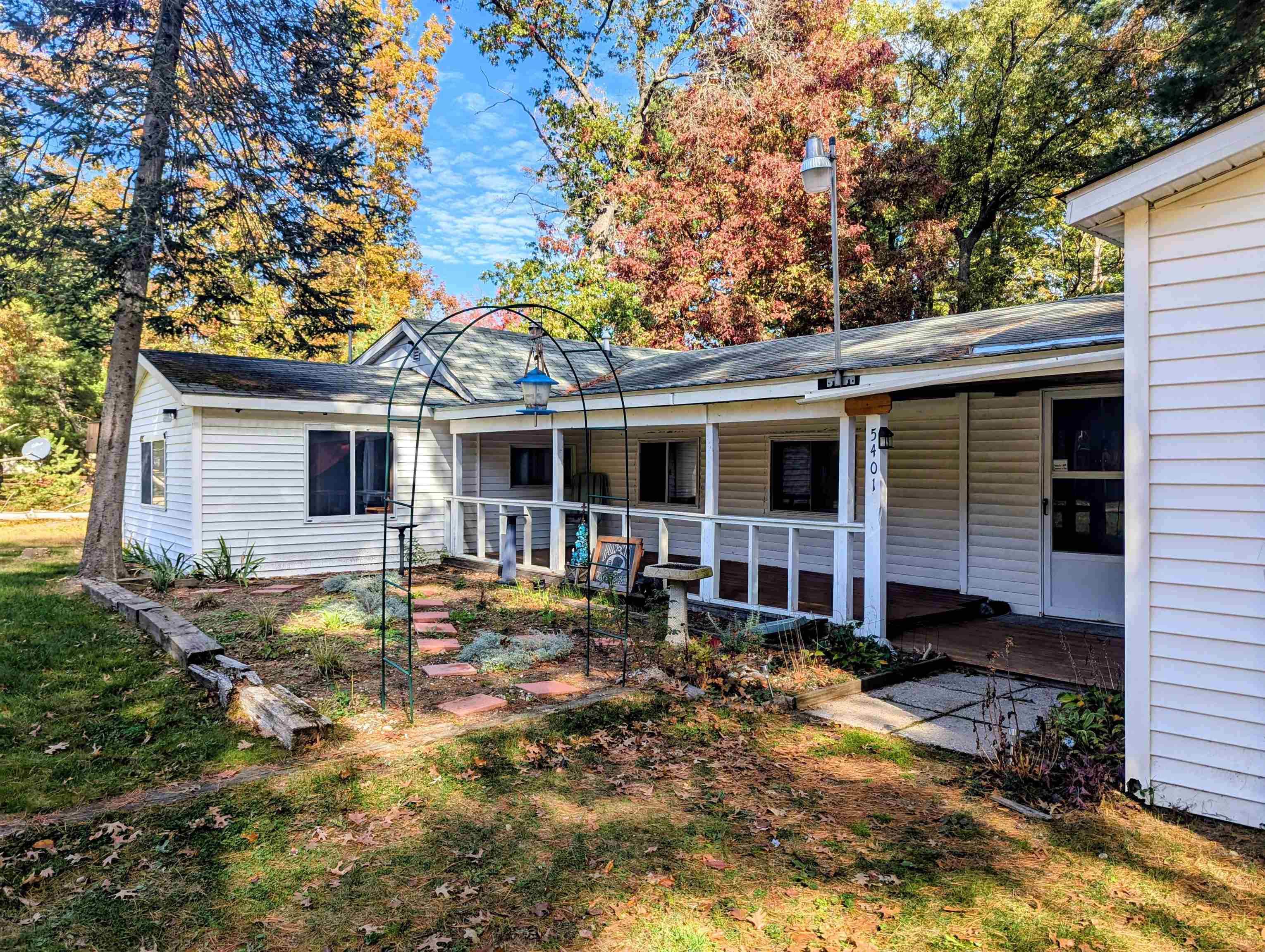 Homes for sale in Alger, MI | 5401 Oak Dr, Alger, MI 48610 | MLS# 50191639