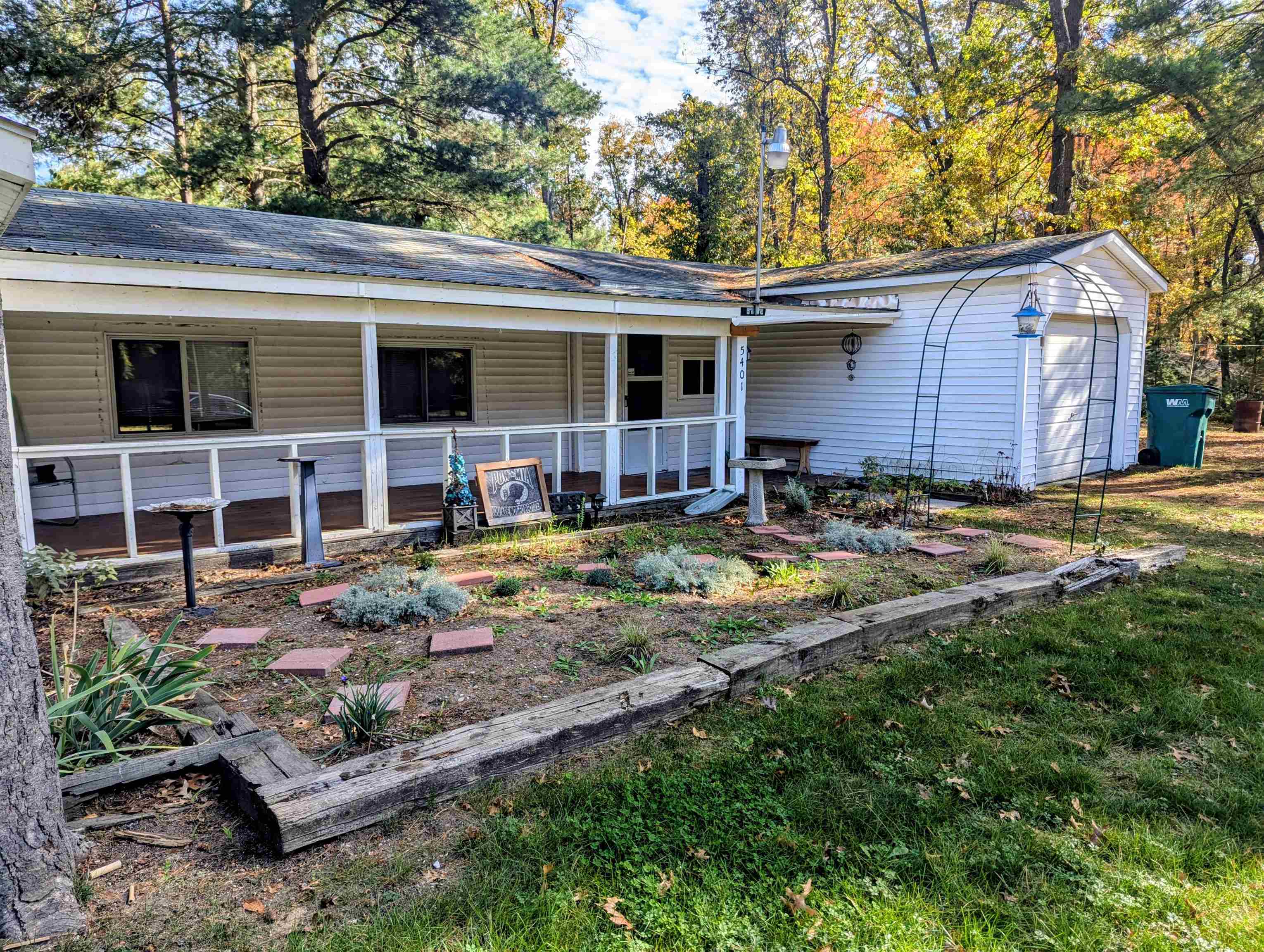 Homes for sale in Alger, MI | 5401 Oak Dr, Alger, MI 48610 | MLS# 50191639