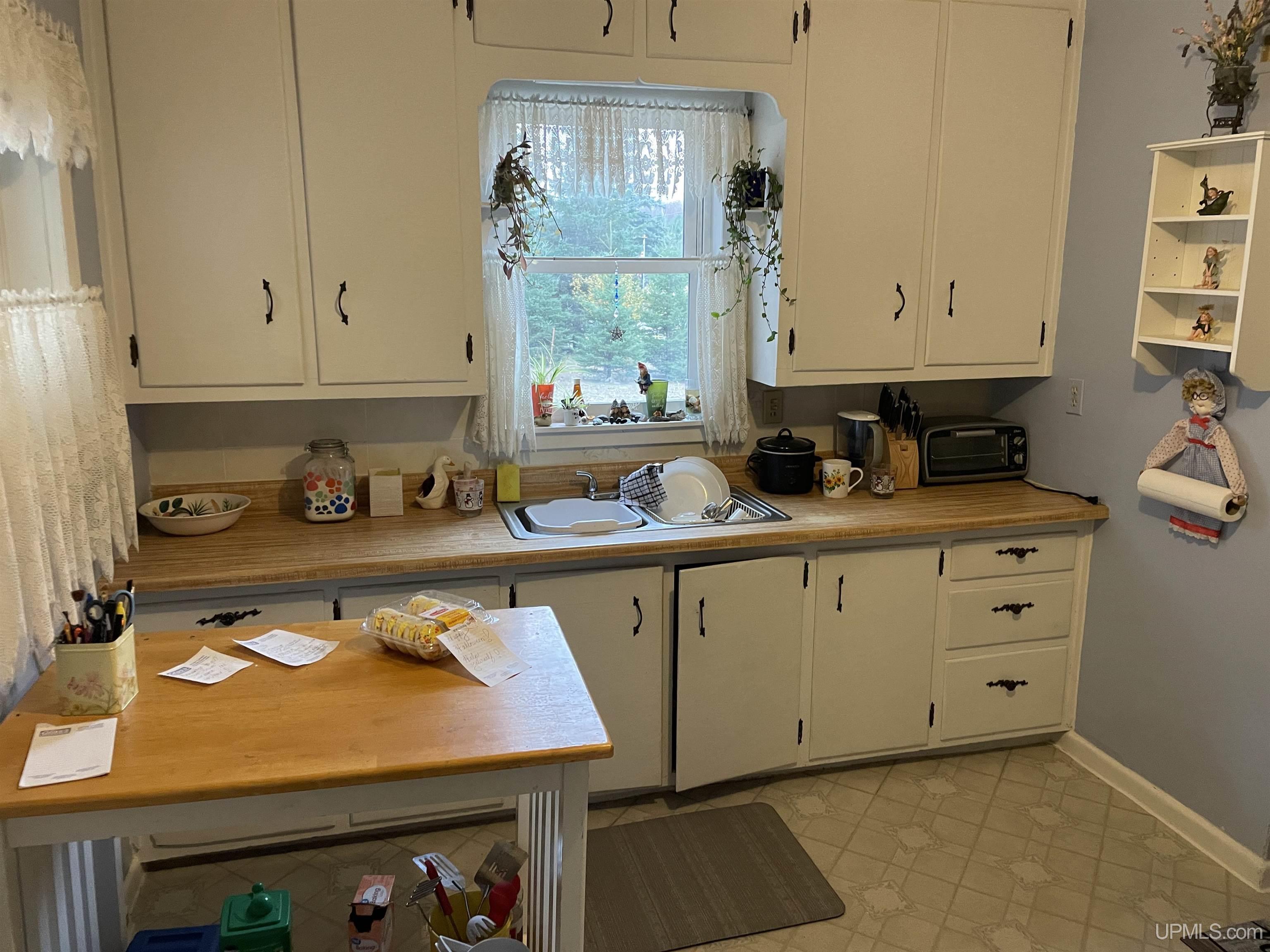 Homes for sale in Niagara C Wi, WI | 708 Roosevelt Rd, Niagara C Wi, WI 54151 | MLS# 50191822