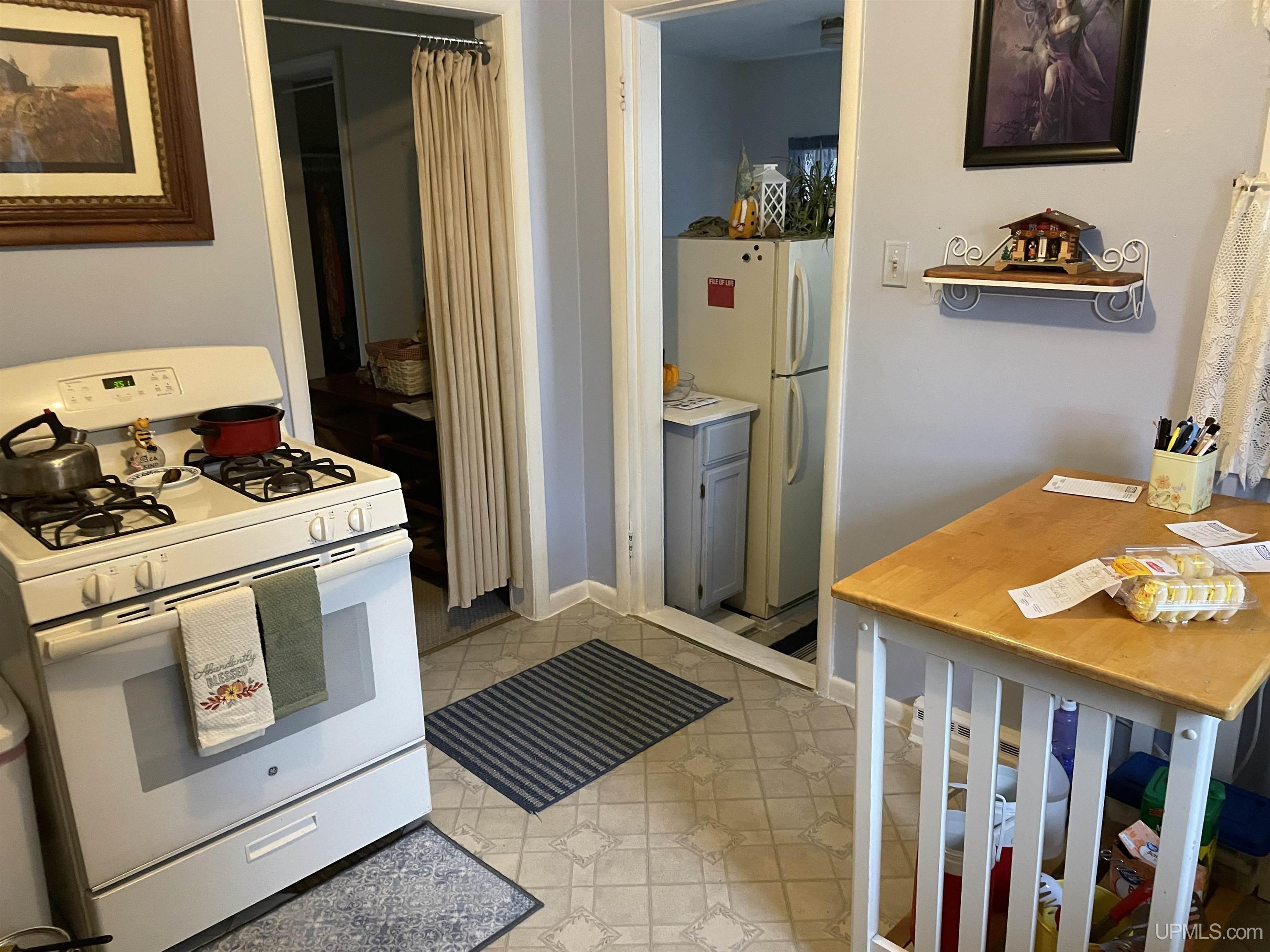 Homes for sale in Niagara C Wi, WI | 708 Roosevelt Rd, Niagara C Wi, WI 54151 | MLS# 50191822