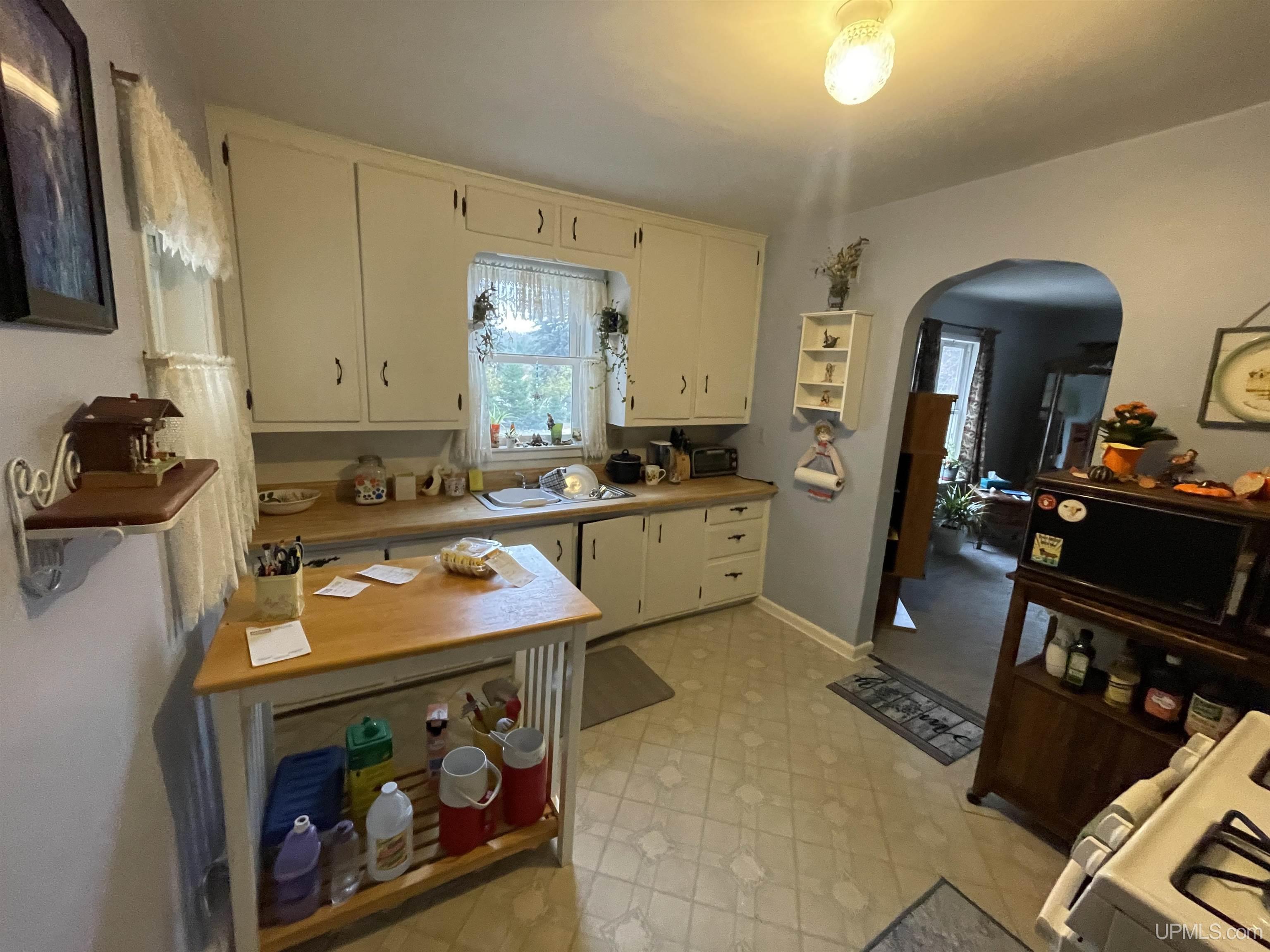 Homes for sale in Niagara C Wi, WI | 708 Roosevelt Rd, Niagara C Wi, WI 54151 | MLS# 50191822