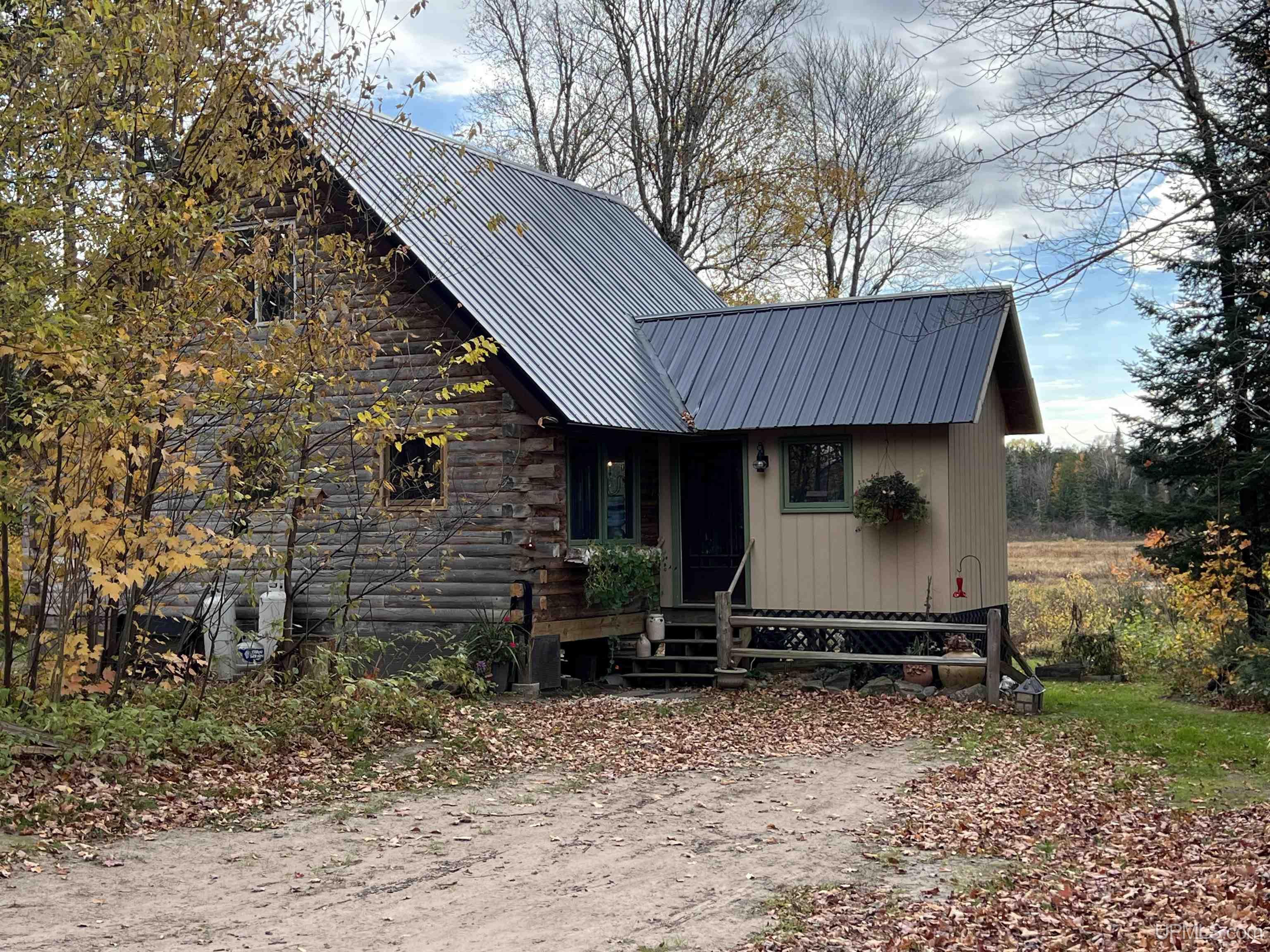 Homes for sale in L'anse, MI | 15559 Old Us41 Hwy, L'anse, MI 49946 | MLS# 50191848