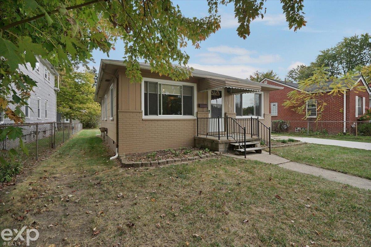 Homes for sale in Clinton Township, MI | 167 Avery St, Clinton Township, MI 48036 | MLS# 50191988