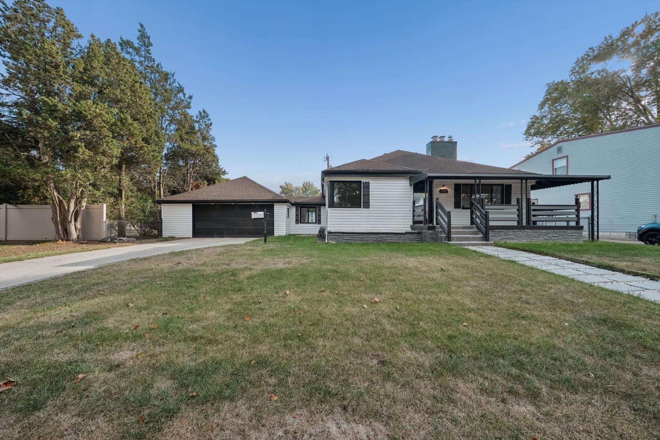 Homes for sale in Royal Oak, MI | 2010 Kalama Ave, Royal Oak, MI 48067 | MLS# 50192054