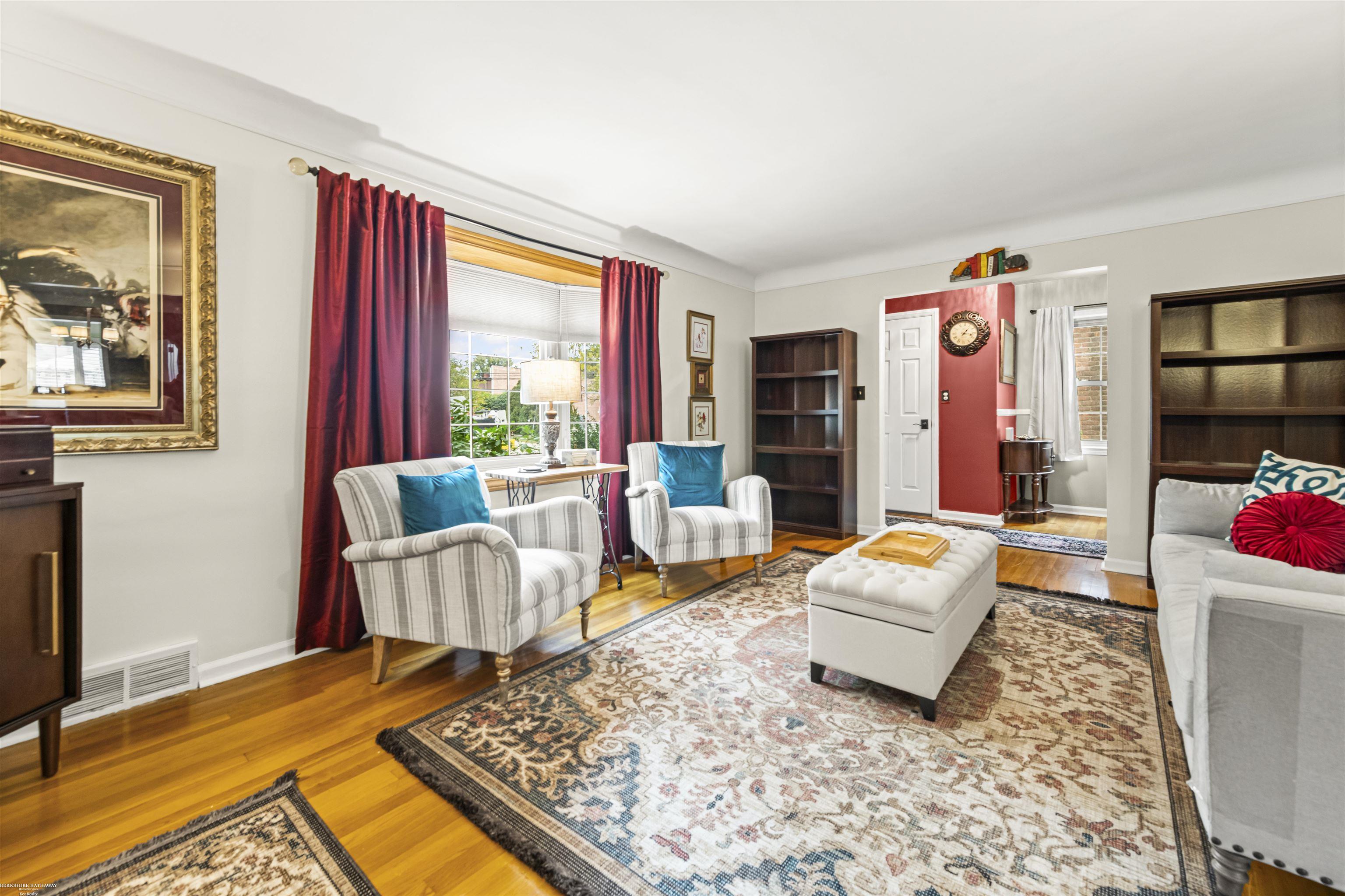 Homes for sale in Grosse Pointe Woods, MI | 1597 Newcastle Rd, Grosse Pointe Woods, MI 48236 | MLS# 50192074