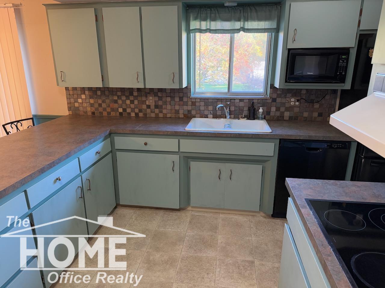 Homes for sale in Flushing, MI | 1203 Clearview Dr, Flushing, MI 48433 | MLS# 50192162