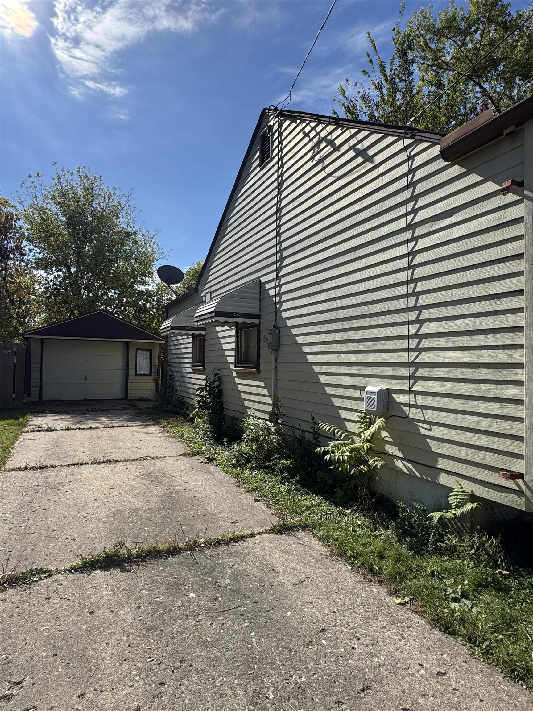 Homes for sale in Flint, MI | 3305 Larchmont St, Flint, MI 48503 | MLS# 50192229