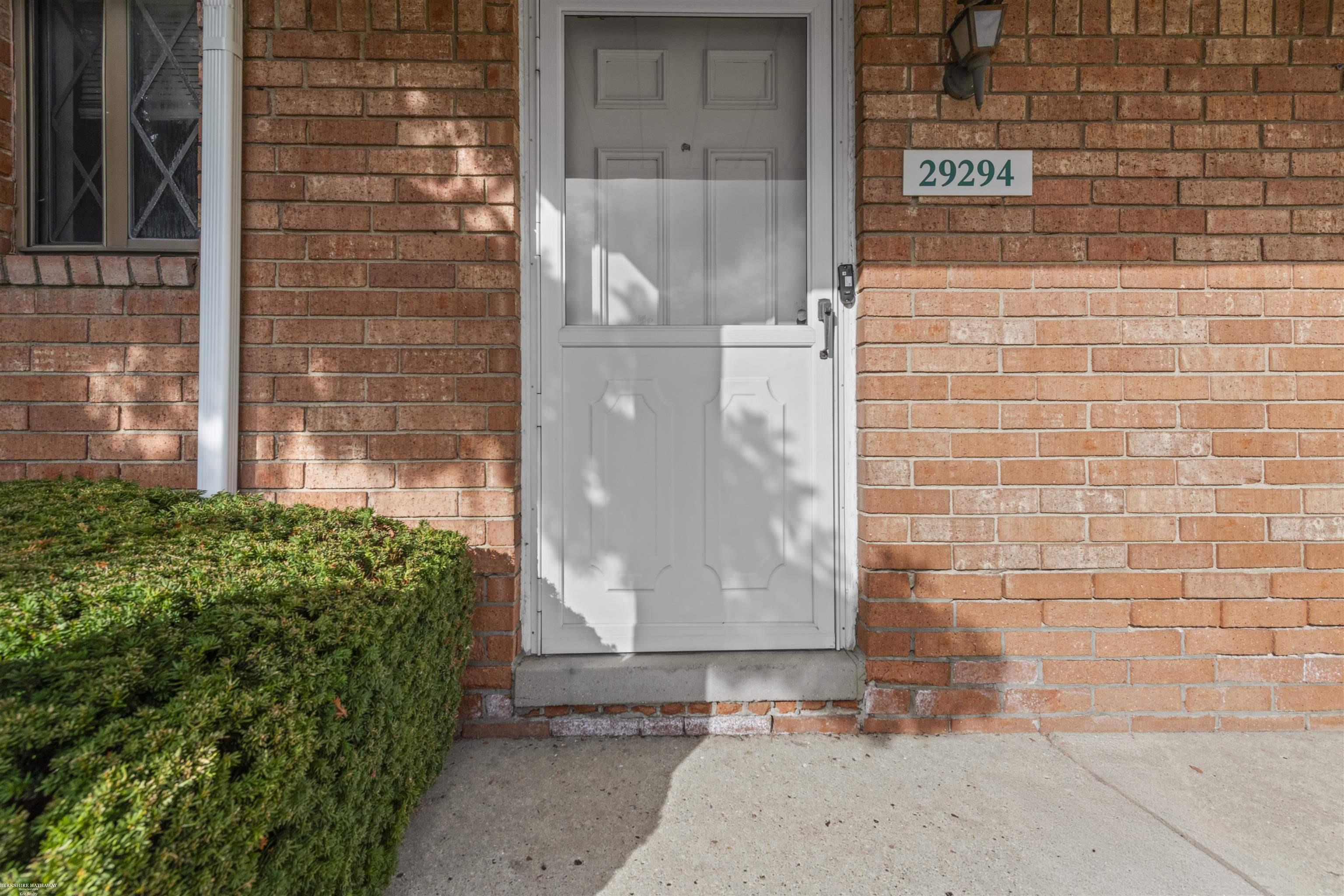 Homes for sale in Roseville, MI | 29294 E Brittany Ct, Roseville, MI 48066 | MLS# 50192526