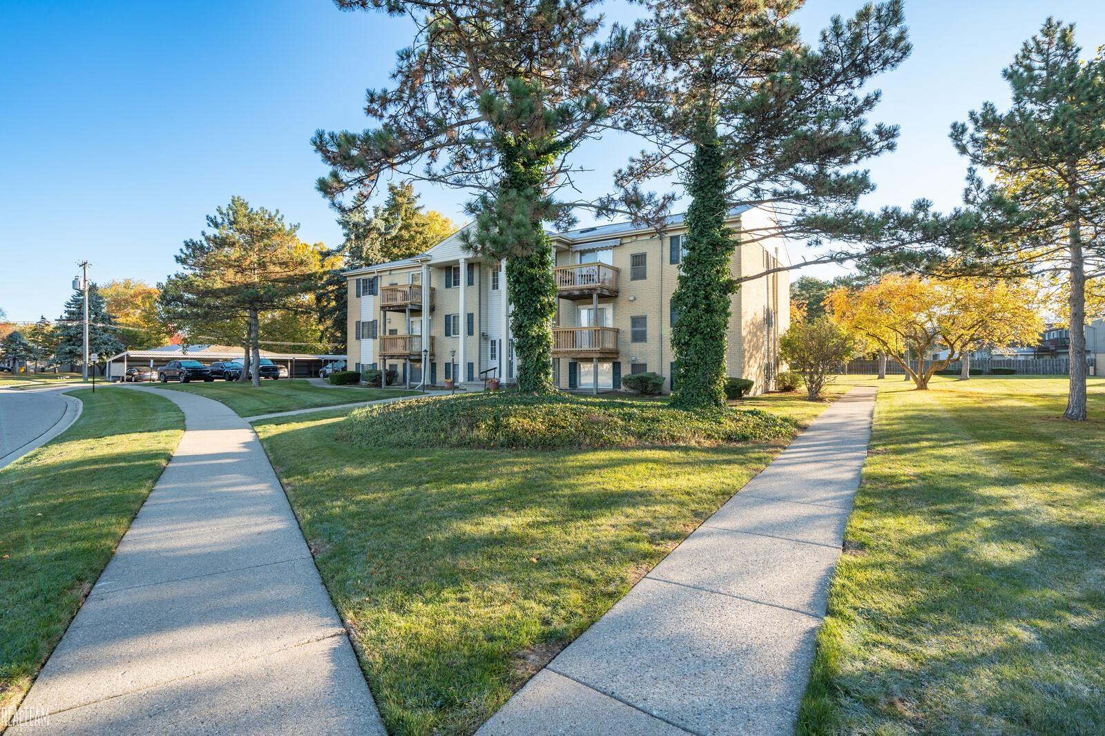 Homes for sale in Utica, MI | 45290 Keding St #301, Utica, MI 48317 | MLS# 50192851