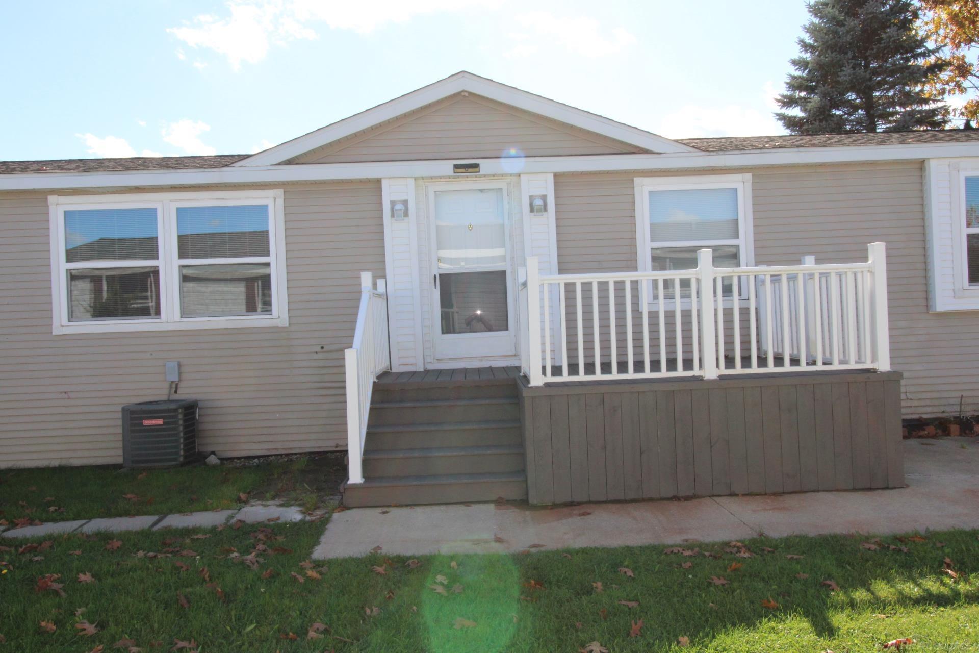 Homes for sale in Port Huron, MI | 174 Meadow Ln, Port Huron, MI 48060 | MLS# 50192862