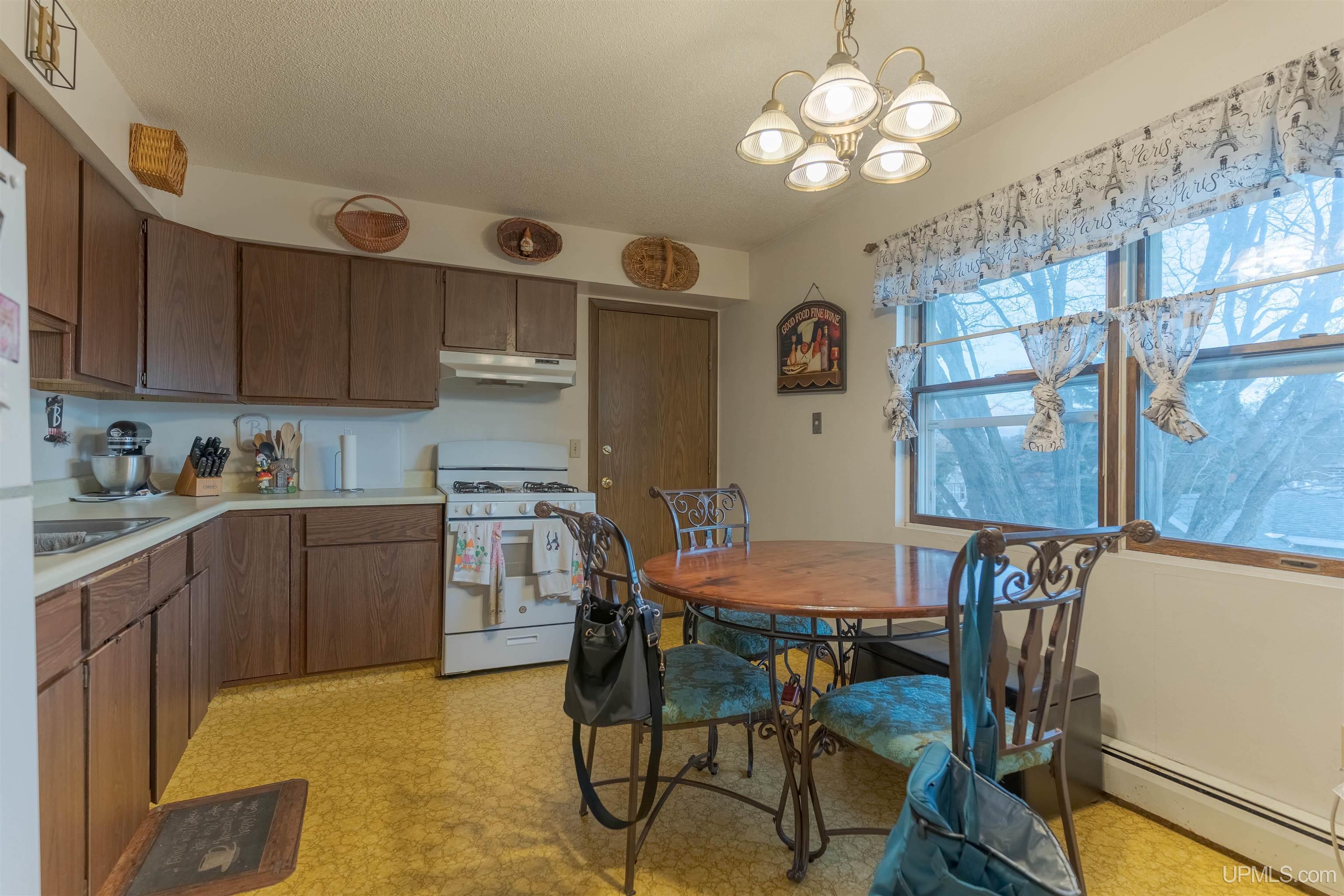 Homes for sale in Crystal Falls, MI | 401 Marquette Ave, Crystal Falls, MI 49920 | MLS# 50192891