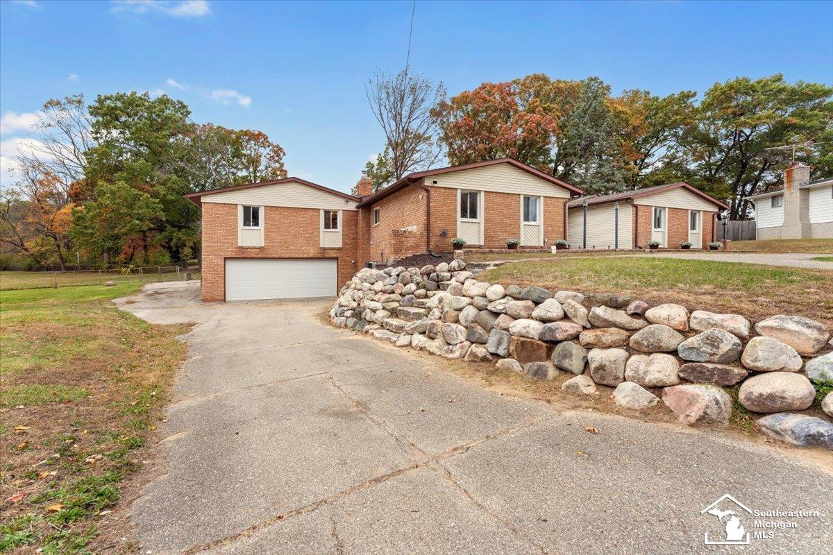 Homes for sale in White Lake, MI | 8118 Rene Dr, White Lake, MI 48386 | MLS# 50192939