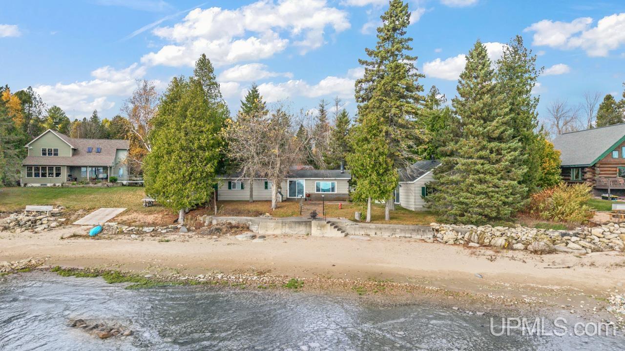 Homes for sale in Bark River, MI | 1070 State Hwy M35 Hwy, Bark River, MI 49807 | MLS# 50192948