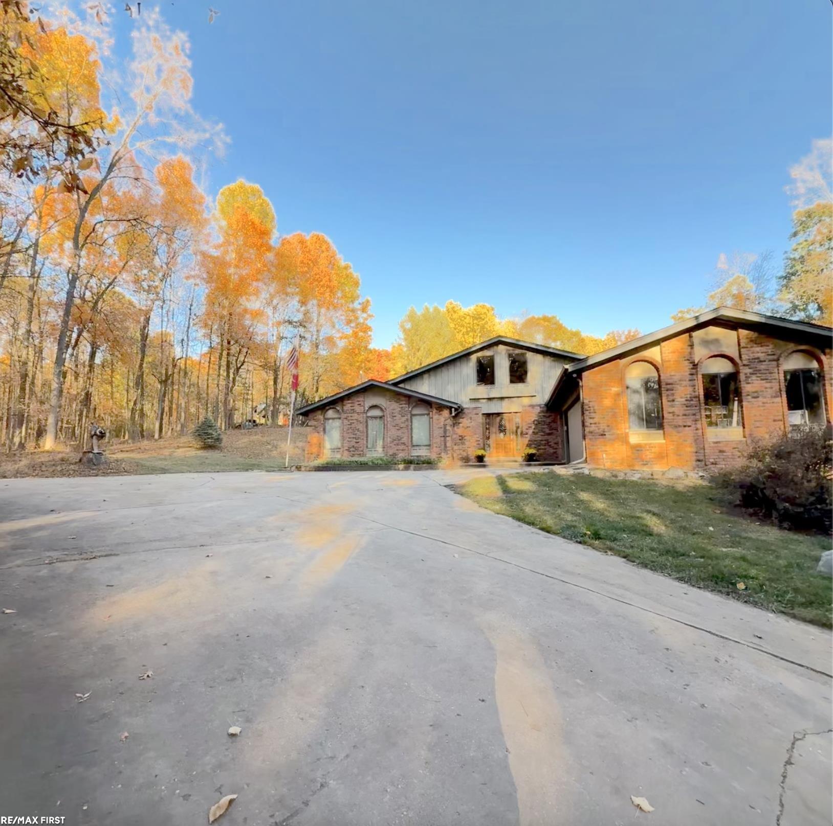 Homes for sale in Oxford, MI | 1185 Barr Rd, Oxford, MI 48370 | MLS# 50193060