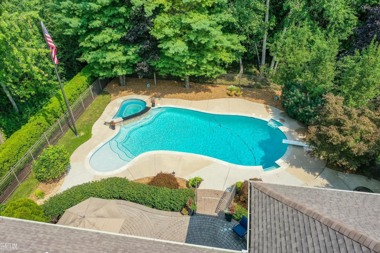 Homes for sale in Shelby Twp, MI | 54344 Sweetwood Dr, Shelby Twp, MI 48315 | MLS# 50193131