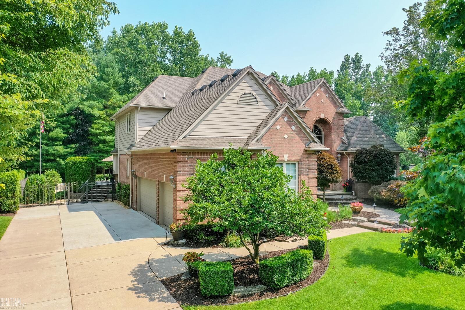 Homes for sale in Shelby Twp, MI | 54344 Sweetwood Dr, Shelby Twp, MI 48315 | MLS# 50193131