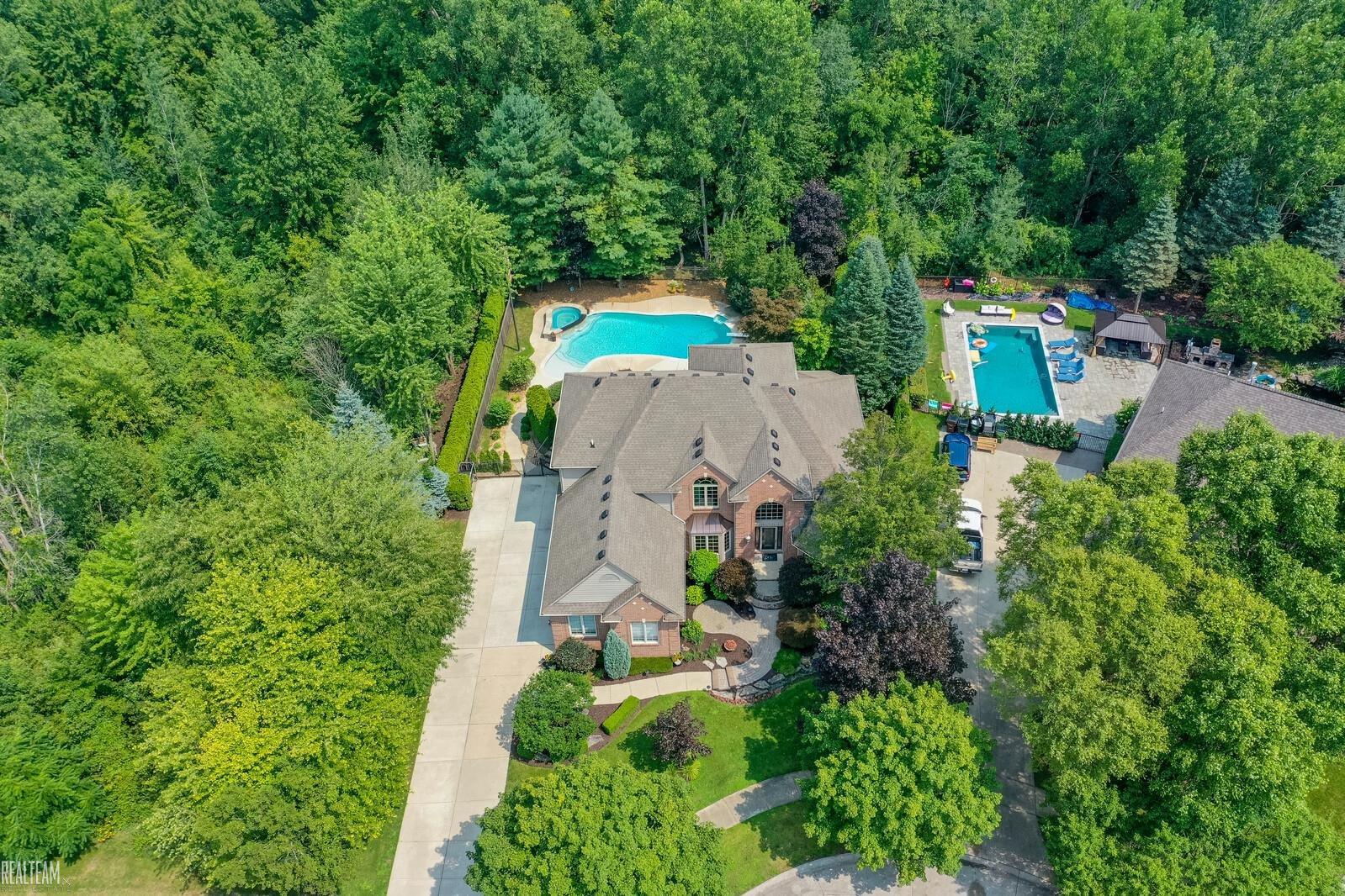 Homes for sale in Shelby Twp, MI | 54344 Sweetwood Dr, Shelby Twp, MI 48315 | MLS# 50193131