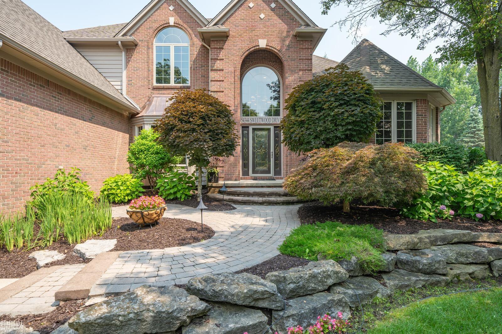 Homes for sale in Shelby Twp, MI | 54344 Sweetwood Dr, Shelby Twp, MI 48315 | MLS# 50193131