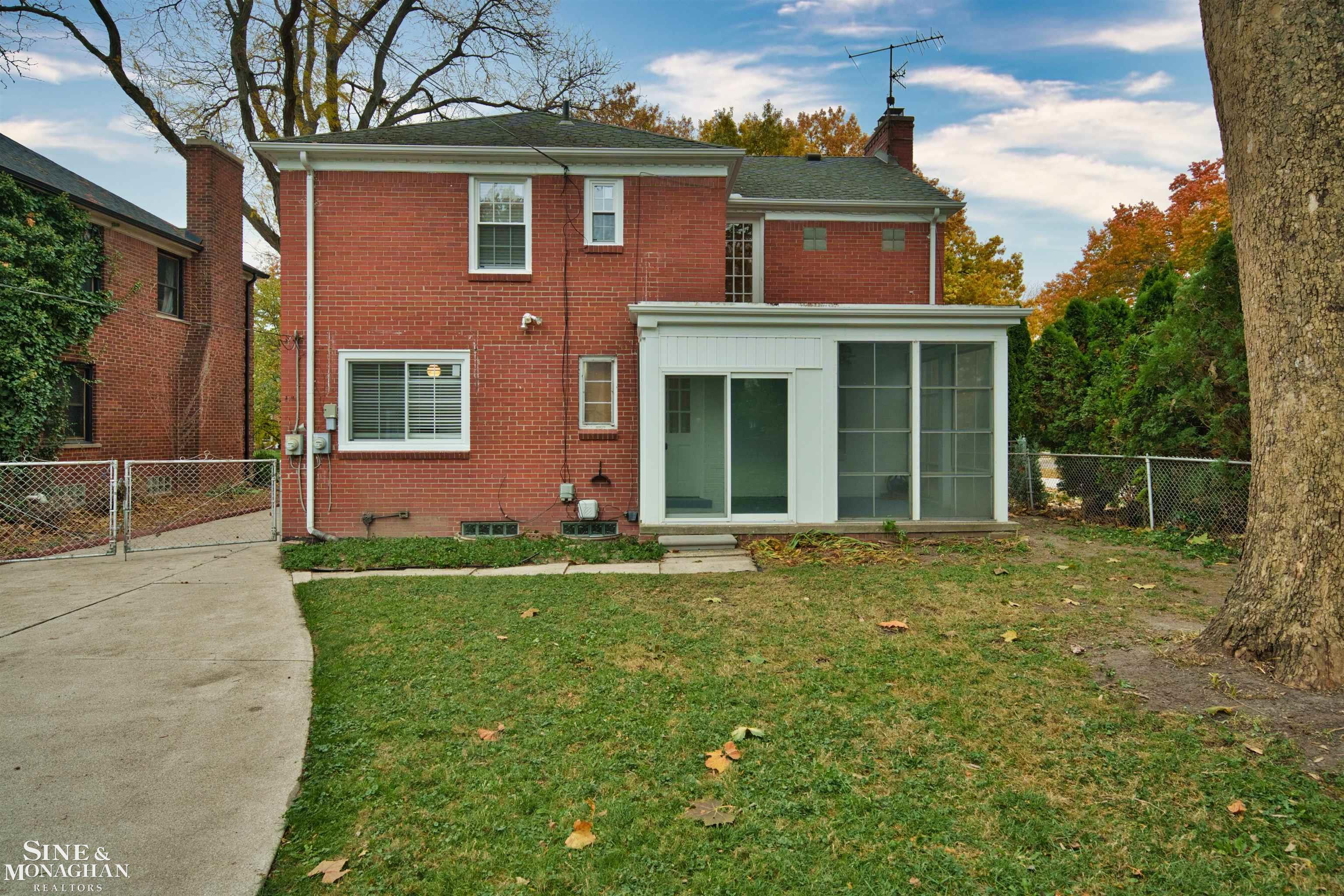 Homes for sale in Grosse Pointe Farms, MI | 410 Roland Ct, Grosse Pointe Farms, MI 48236 | MLS# 50193287