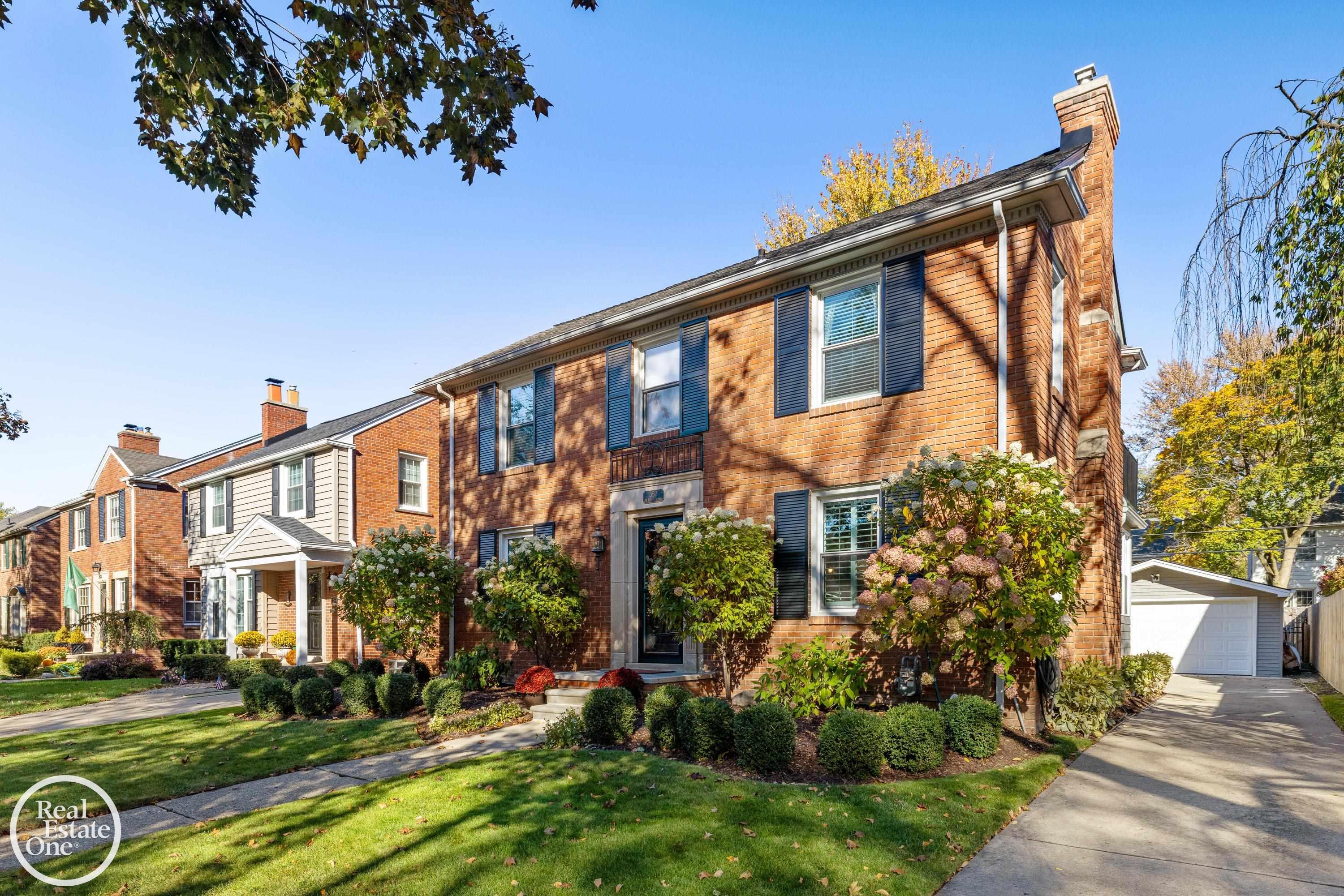 Homes for sale in Grosse Pointe Farms, MI | 352 Mckinley Ave, Grosse Pointe Farms, MI 48236 | MLS# 50193419