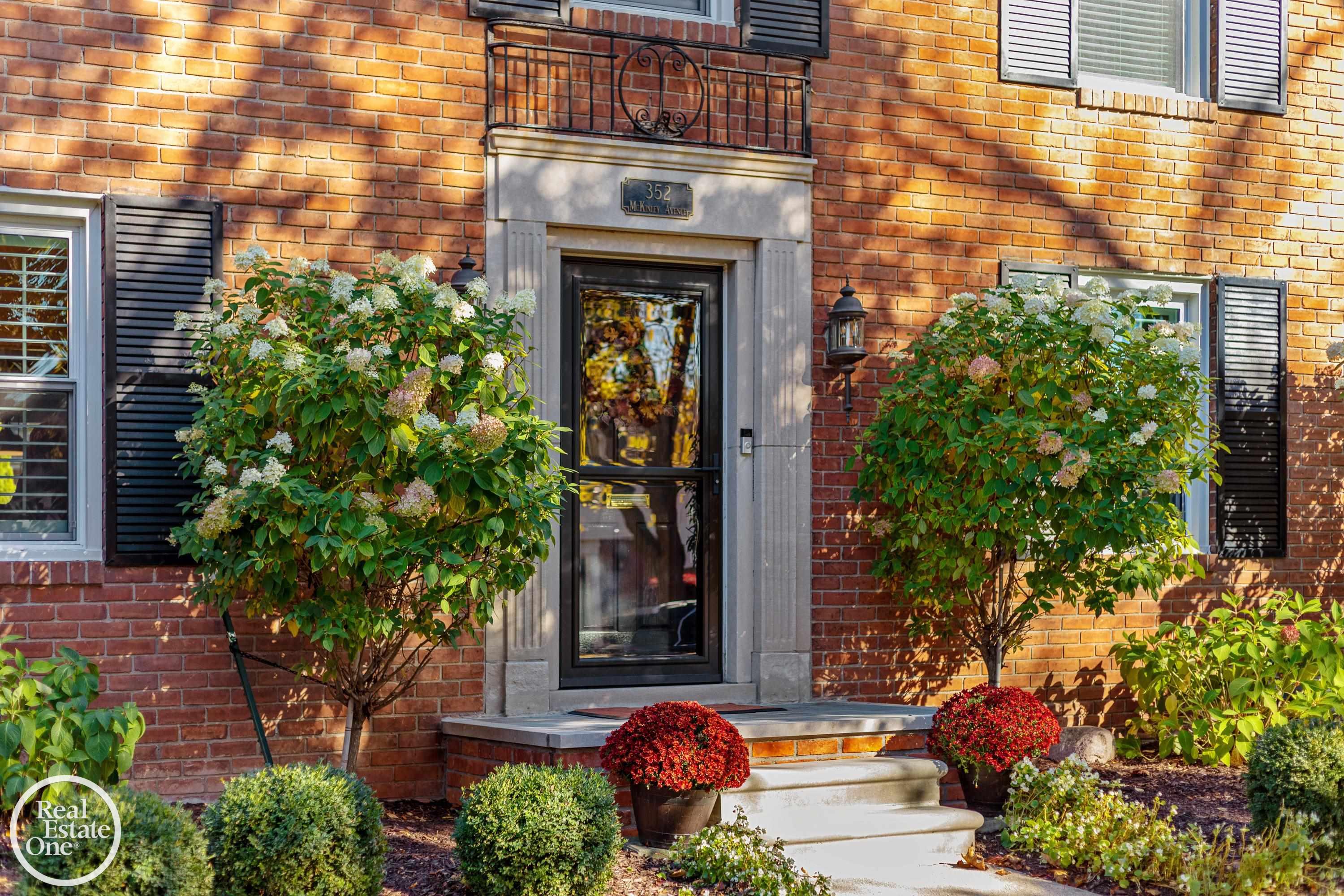 Homes for sale in Grosse Pointe Farms, MI | 352 Mckinley Ave, Grosse Pointe Farms, MI 48236 | MLS# 50193419