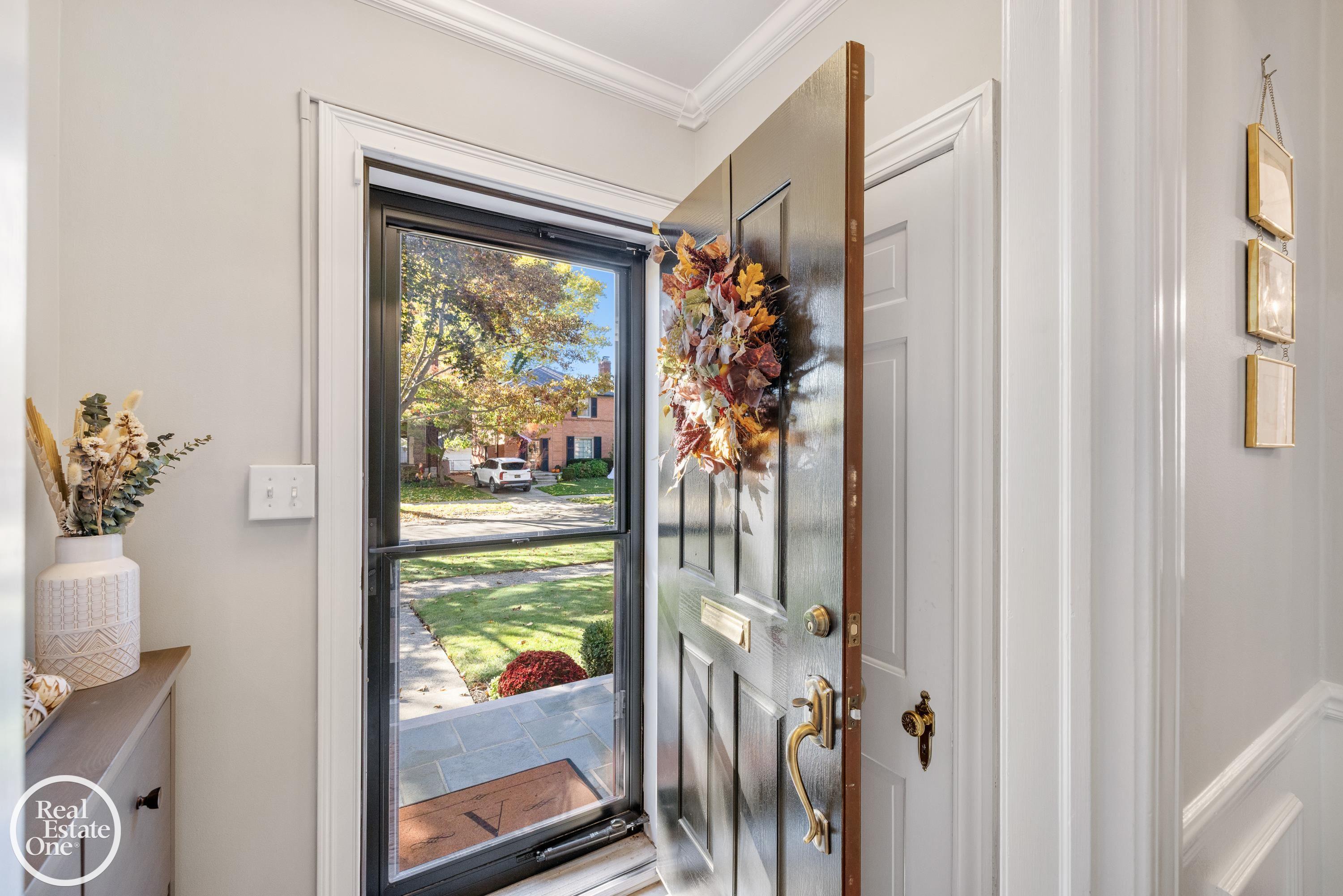 Homes for sale in Grosse Pointe Farms, MI | 352 Mckinley Ave, Grosse Pointe Farms, MI 48236 | MLS# 50193419